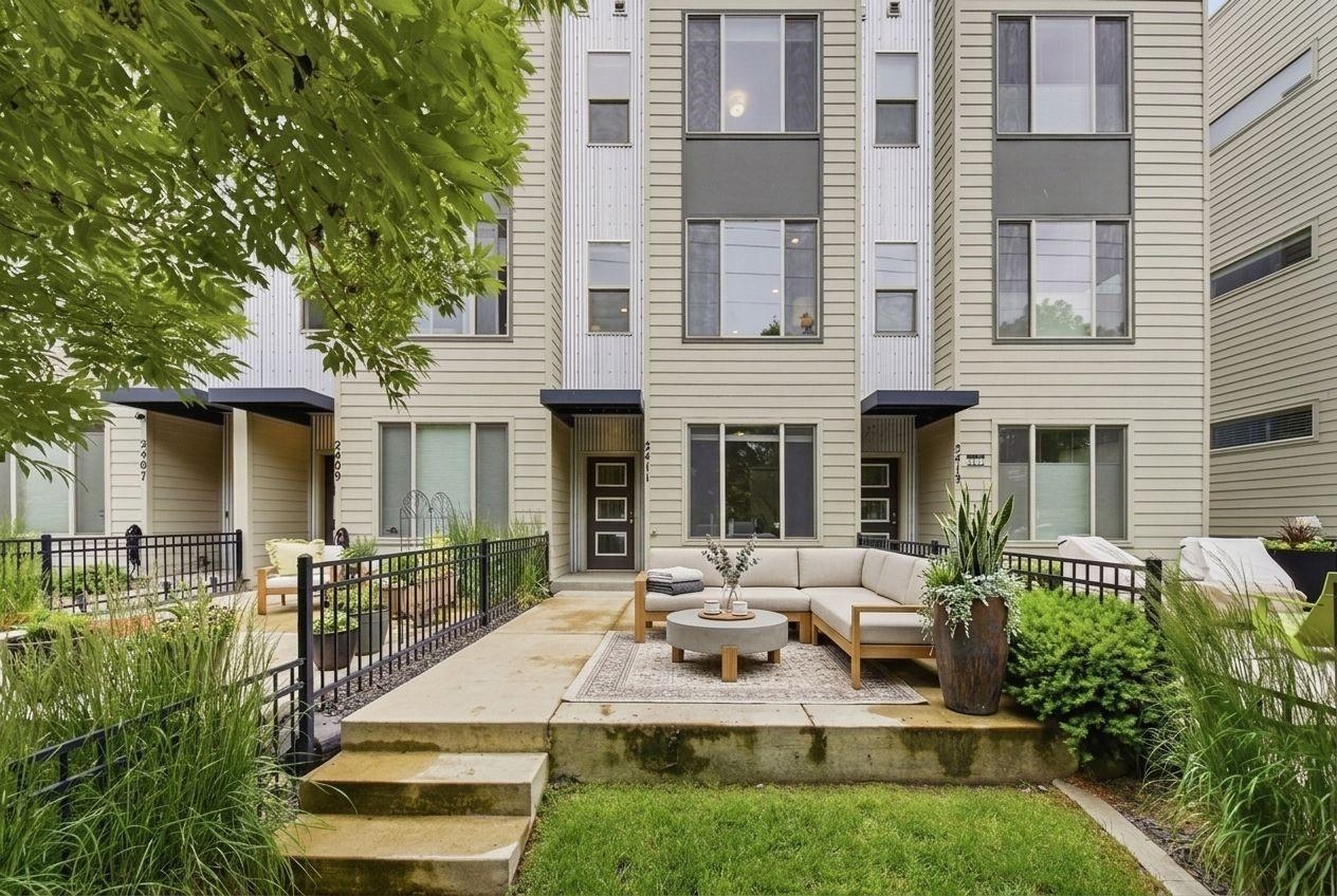 2411 W Bridge Ave - Photo 1