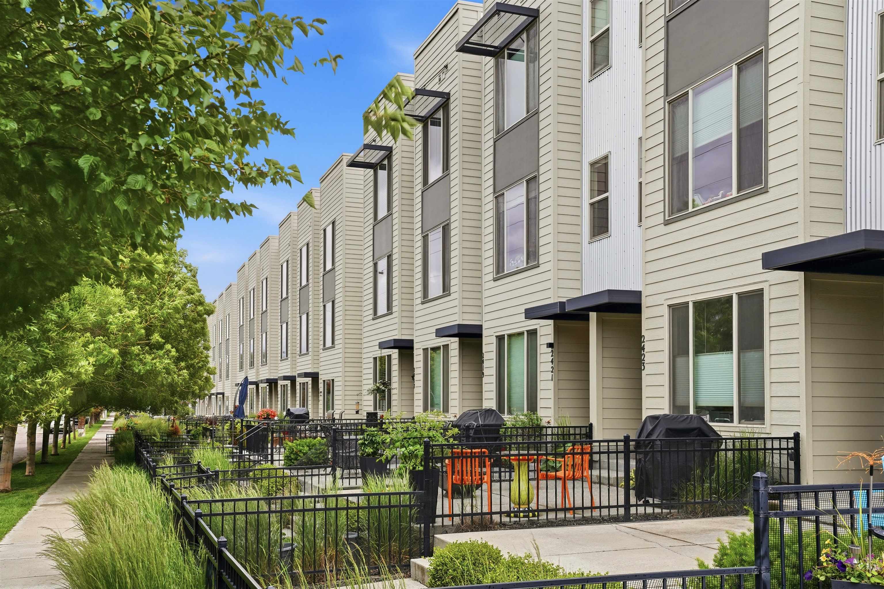 2411 W Bridge Ave - Photo 3