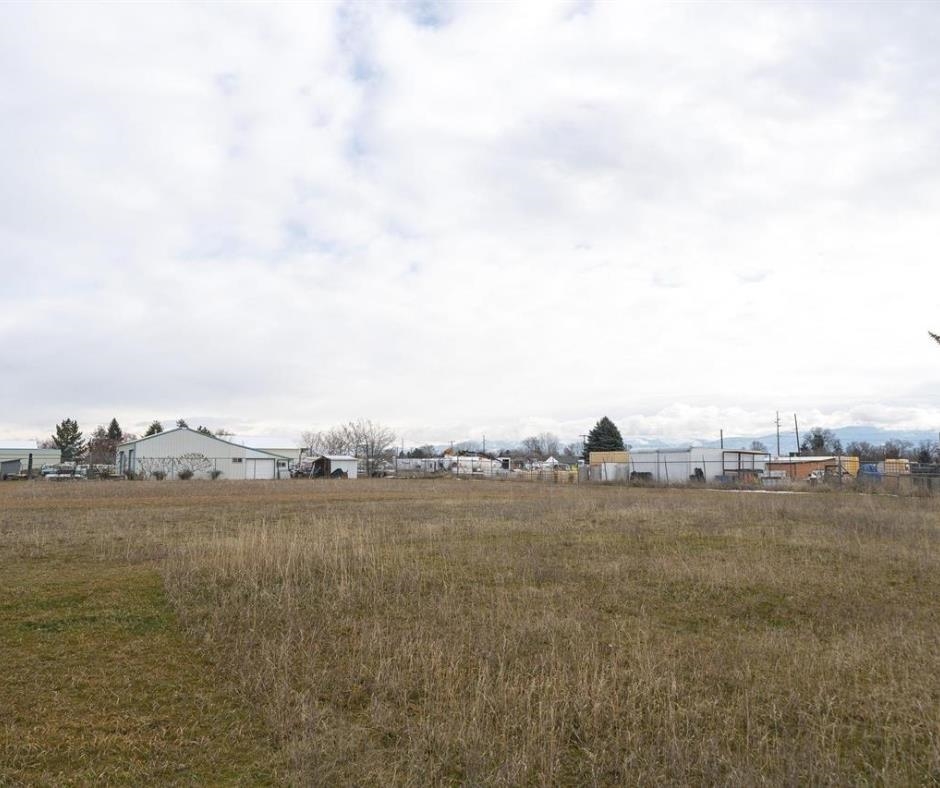 10218 E Empire Ave - Photo 5