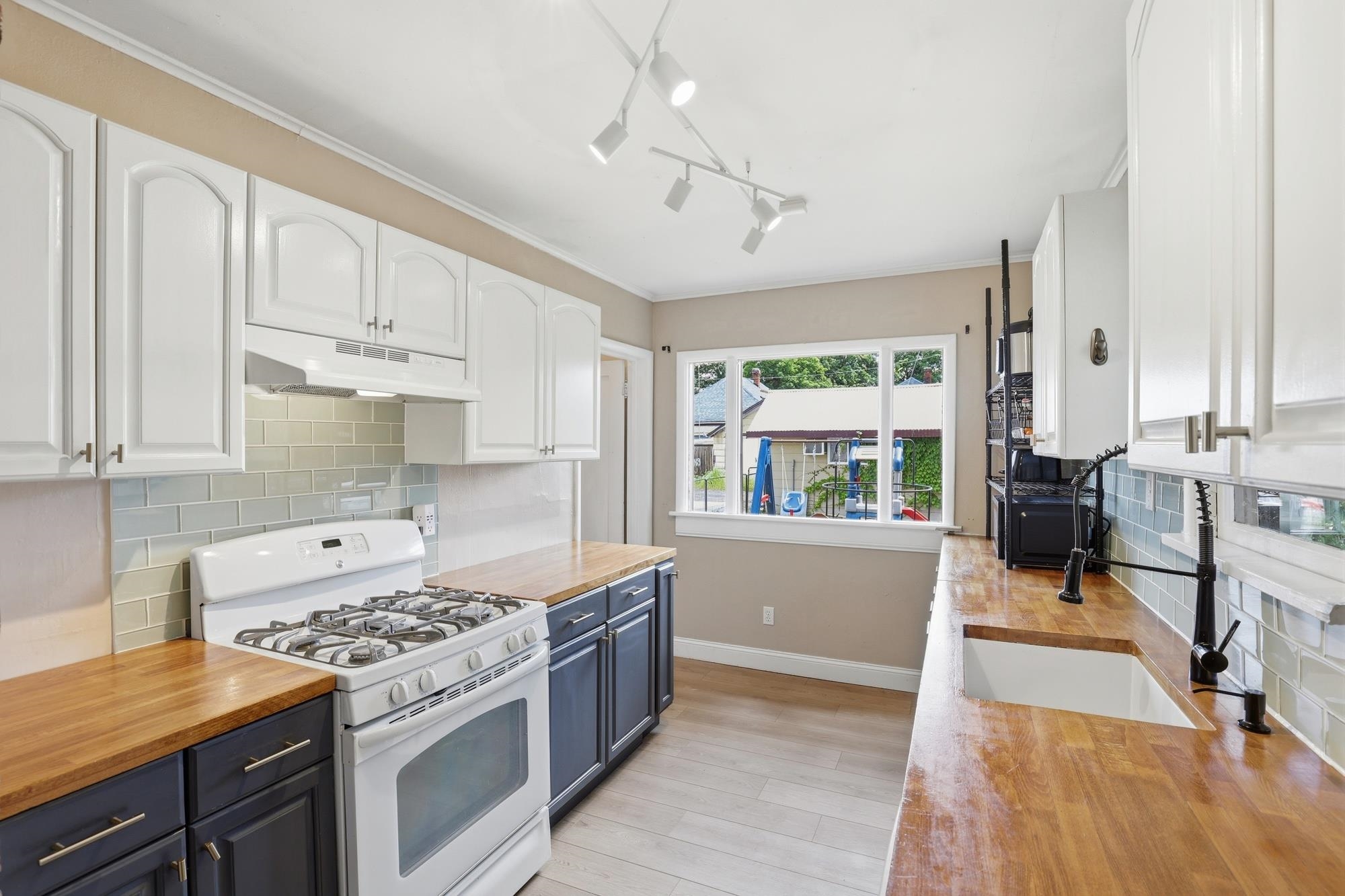 2321 W Boone Ave - Photo 11