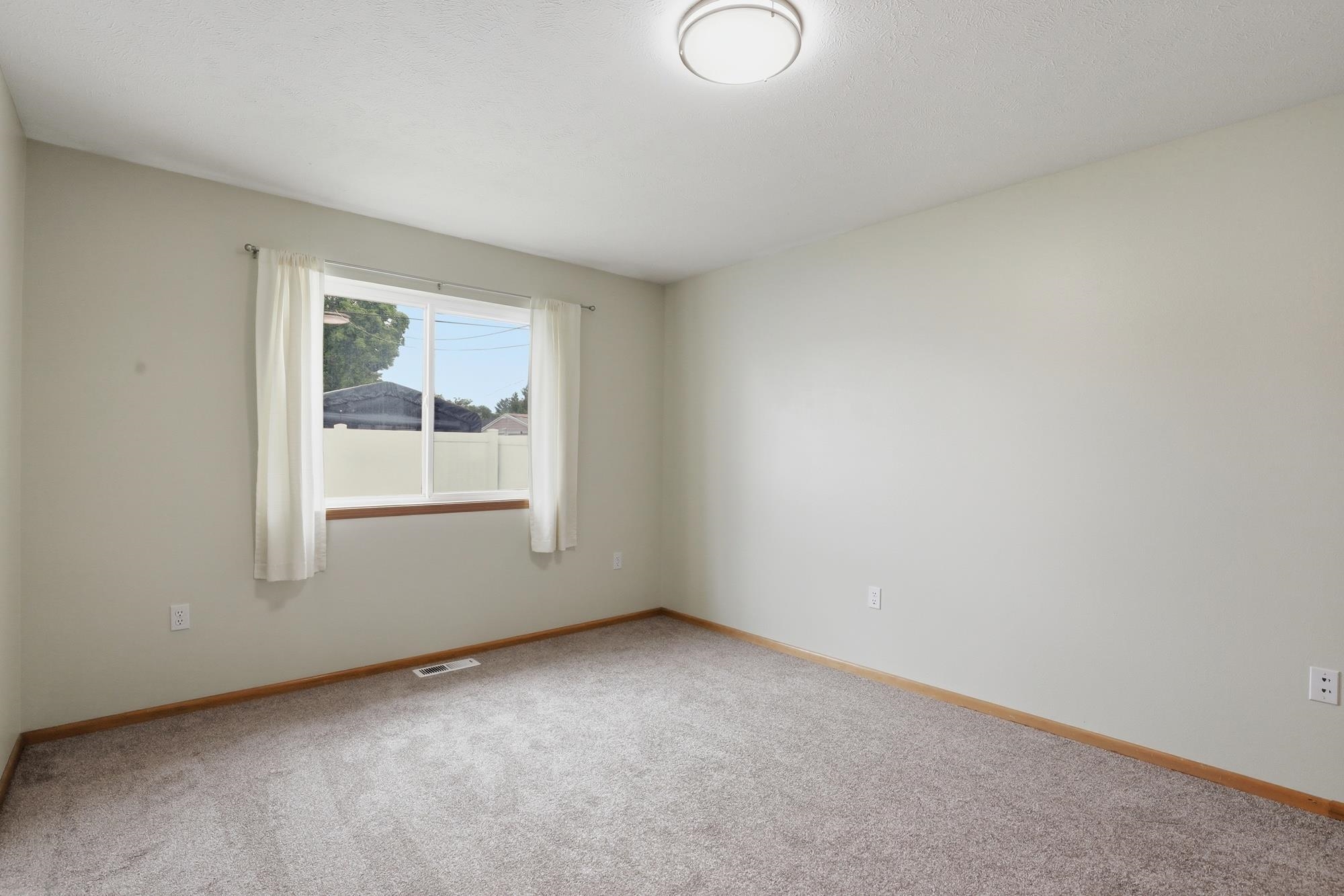 1224 W Rowan Ave - Photo 9