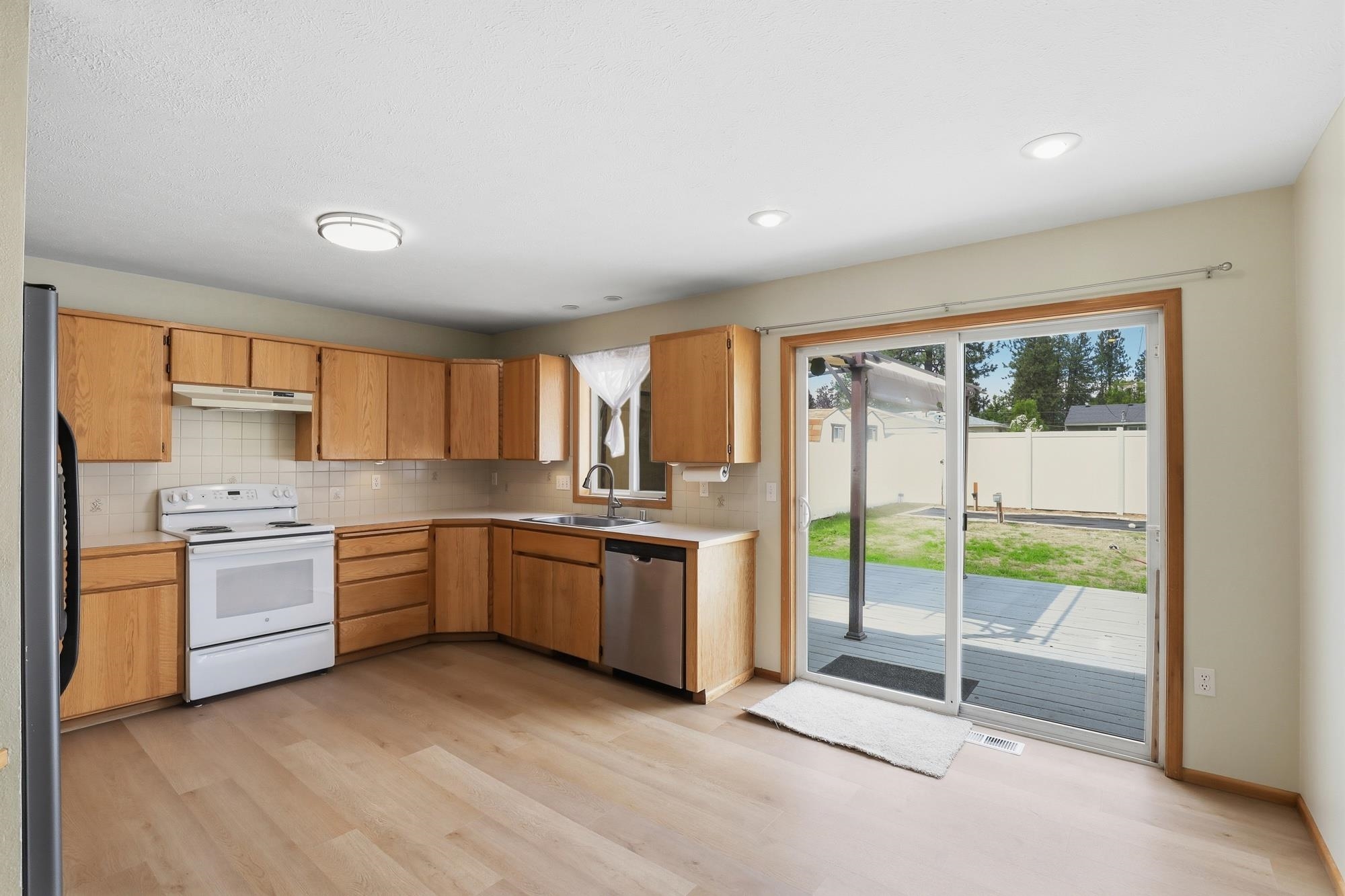 1224 W Rowan Ave - Photo 6
