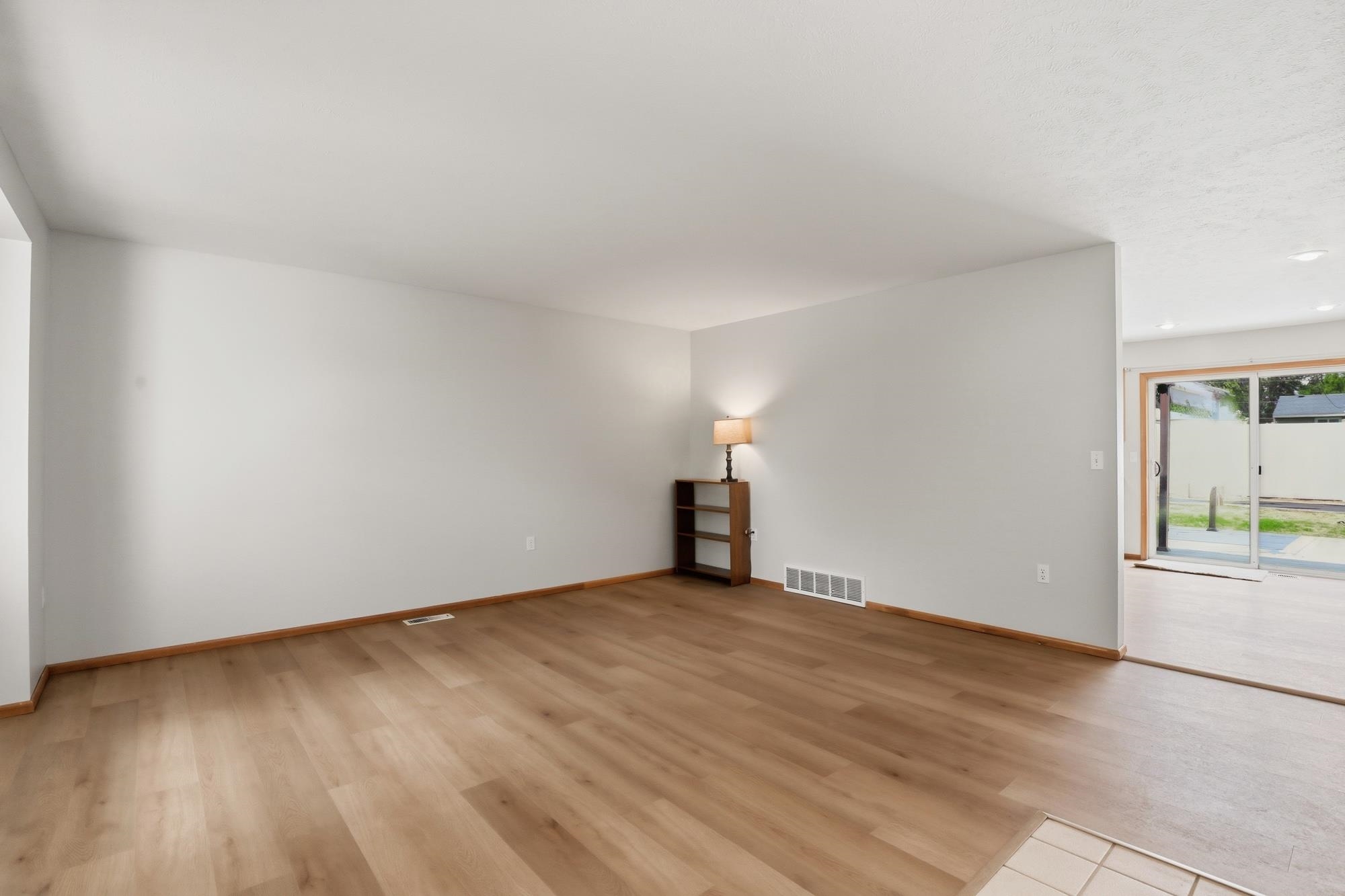 1224 W Rowan Ave - Photo 4