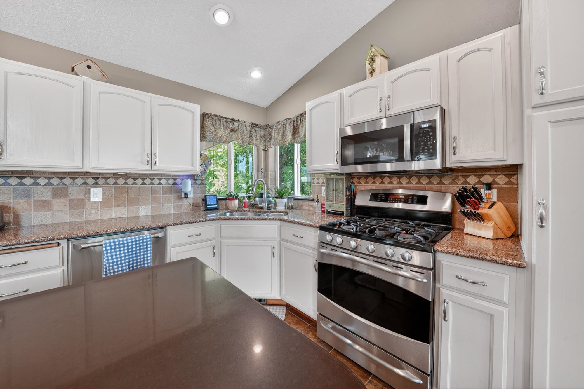 18520 E 9th Ct - Photo 7