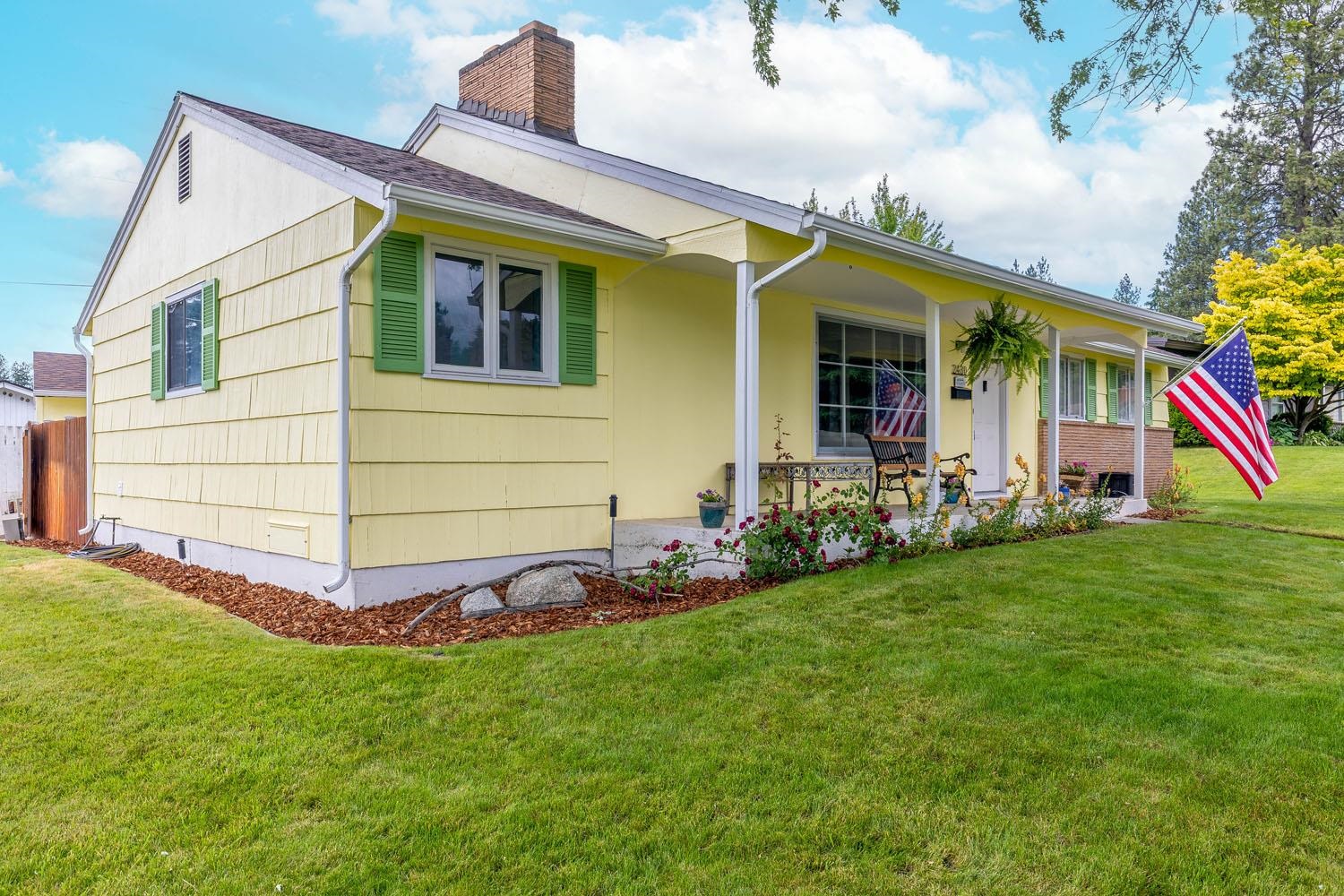 2430 W Bruce Ave - Photo 2