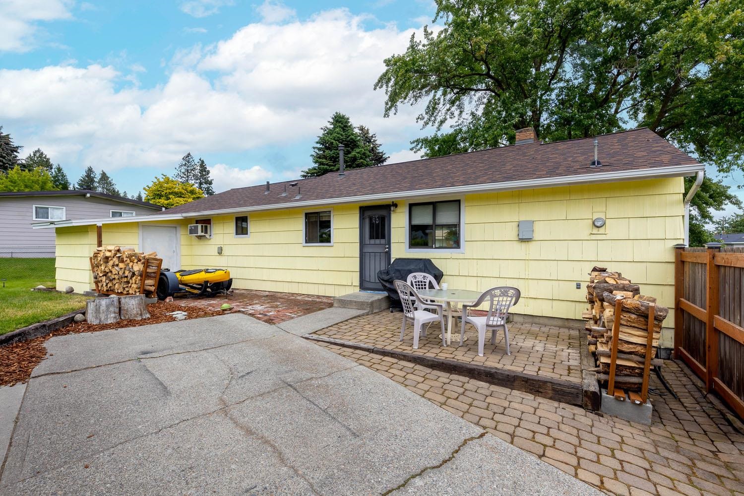 2430 W Bruce Ave - Photo 32