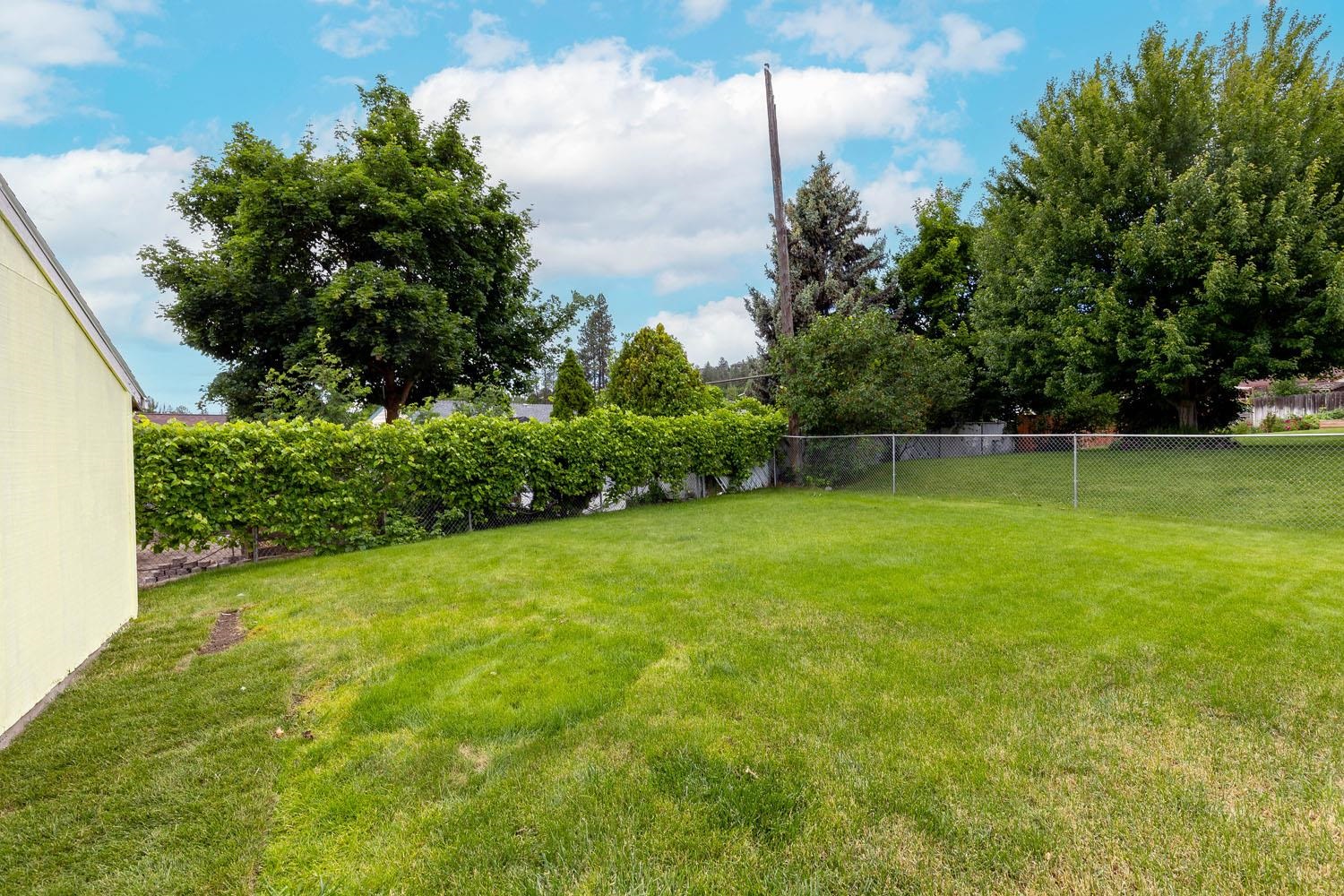 2430 W Bruce Ave - Photo 35