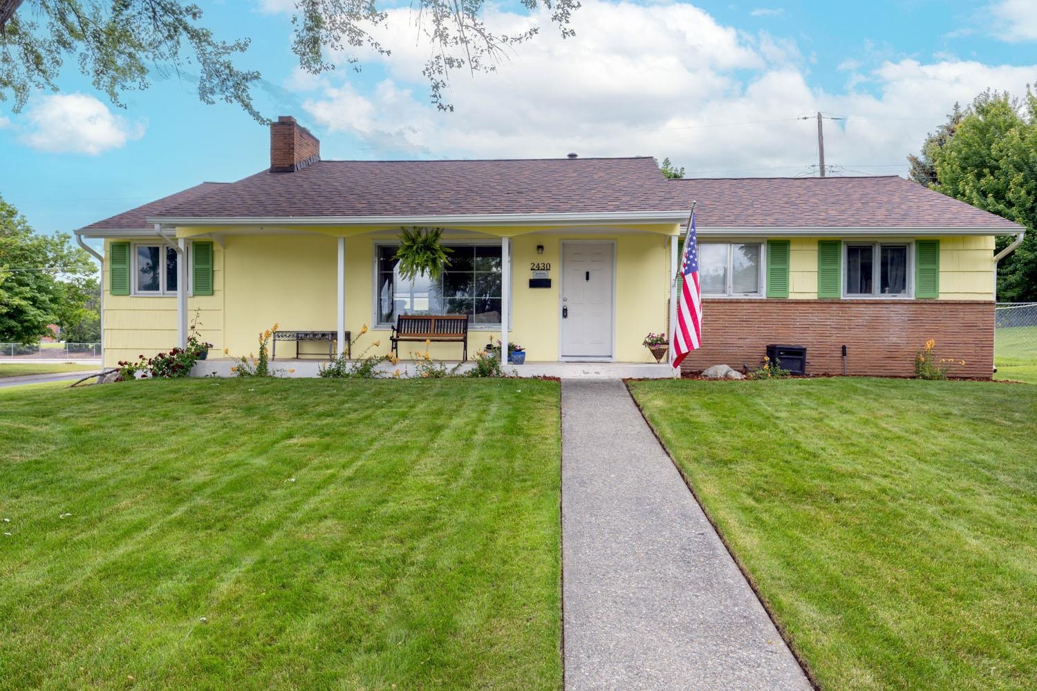 2430 W Bruce Ave - Photo 1