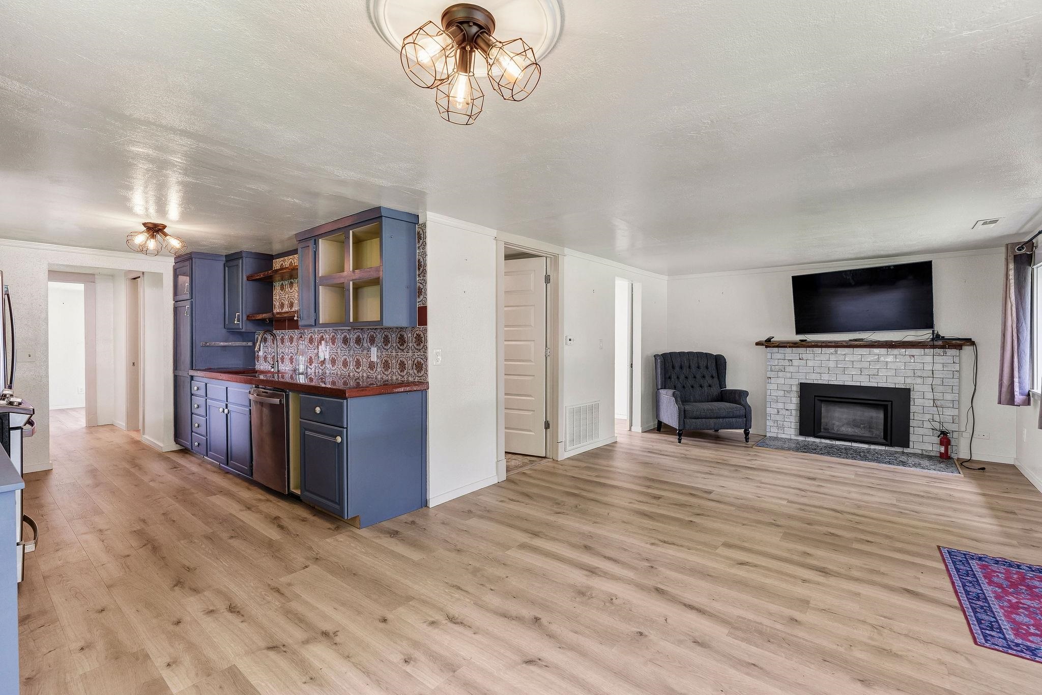 402 6TH Ave - Photo 7