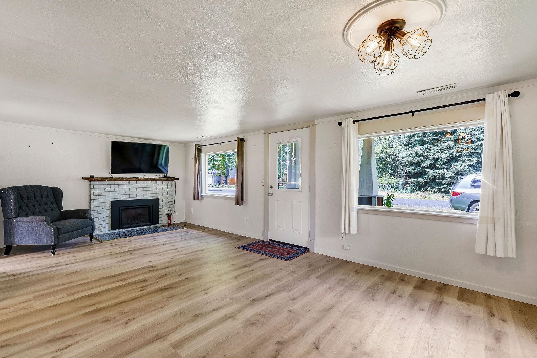 402 6TH Ave - Photo 8