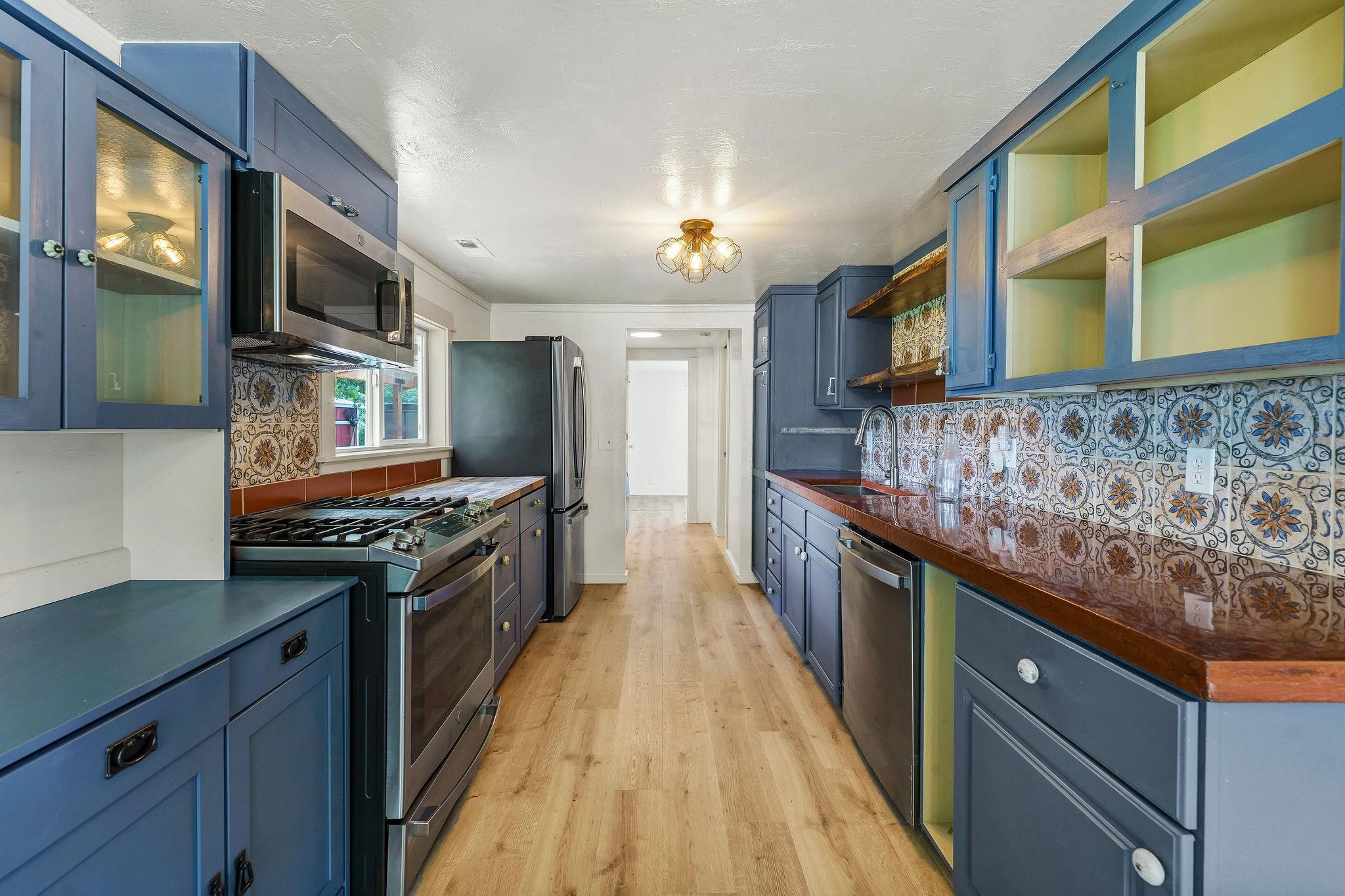 402 6TH Ave - Photo 16