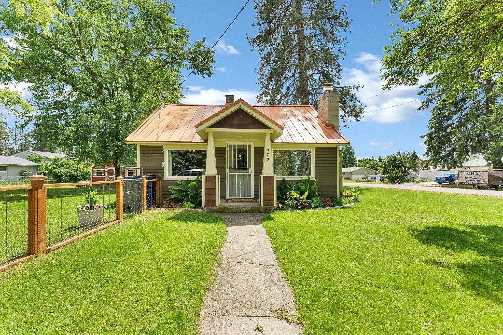 402 6TH Ave - Photo 2