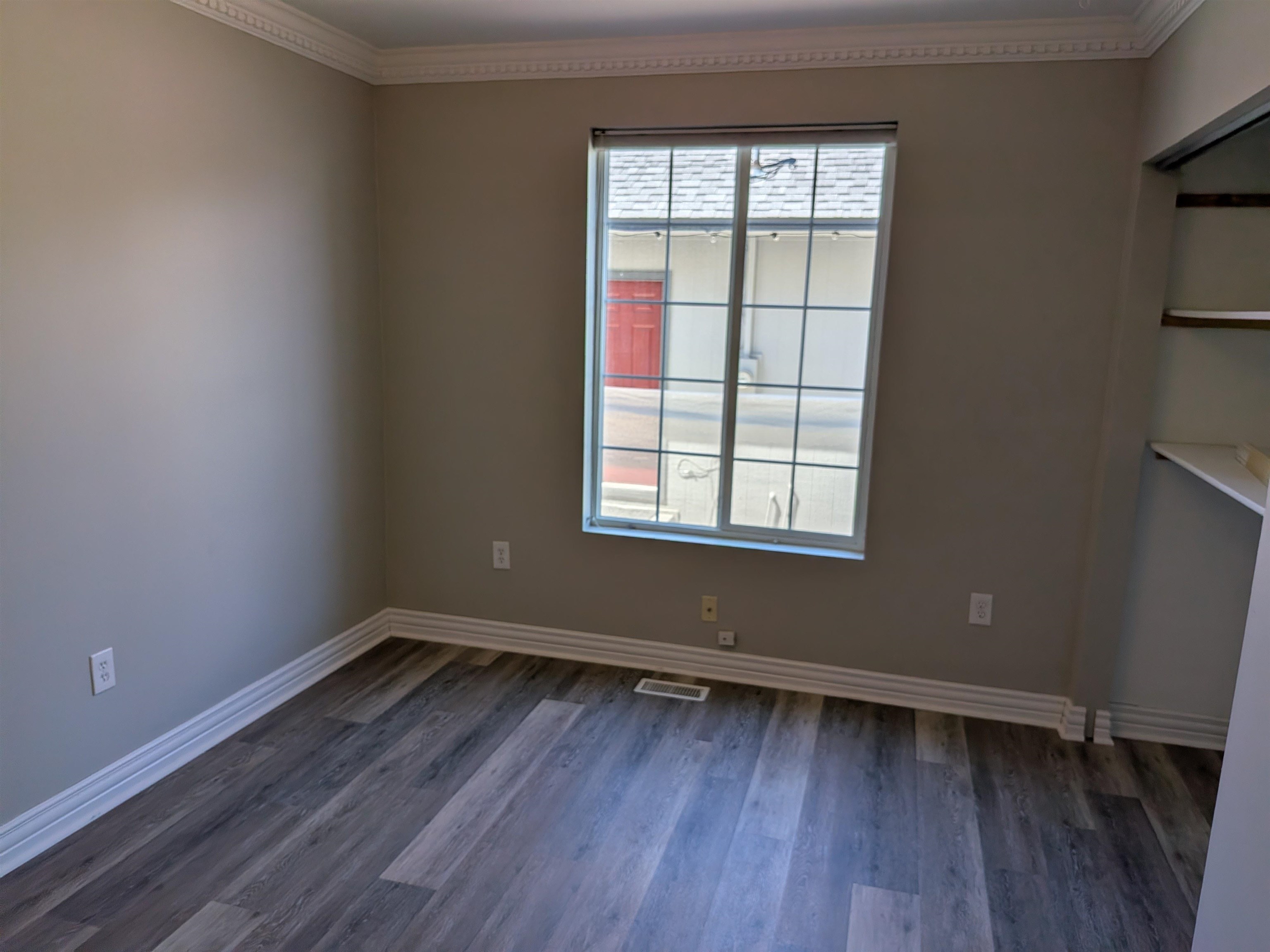 657 S Freya St - Photo 13