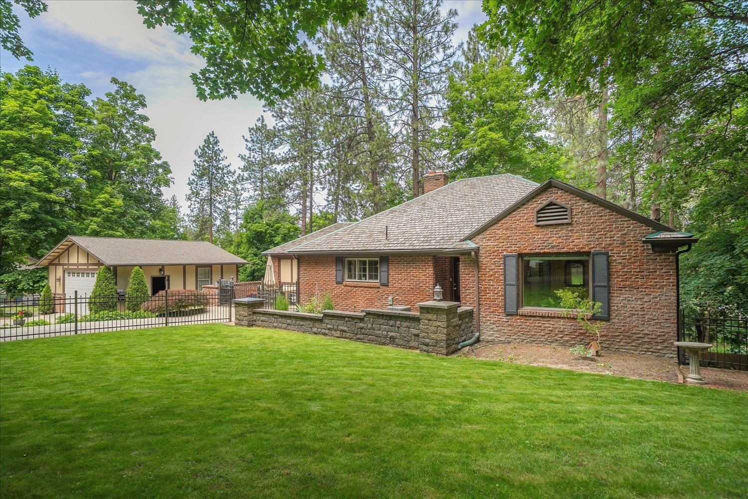 2107 E 16th Ave - Photo 2