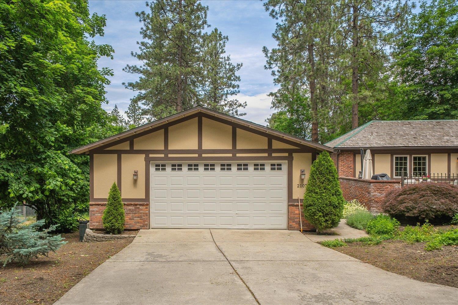 2107 E 16th Ave - Photo 3