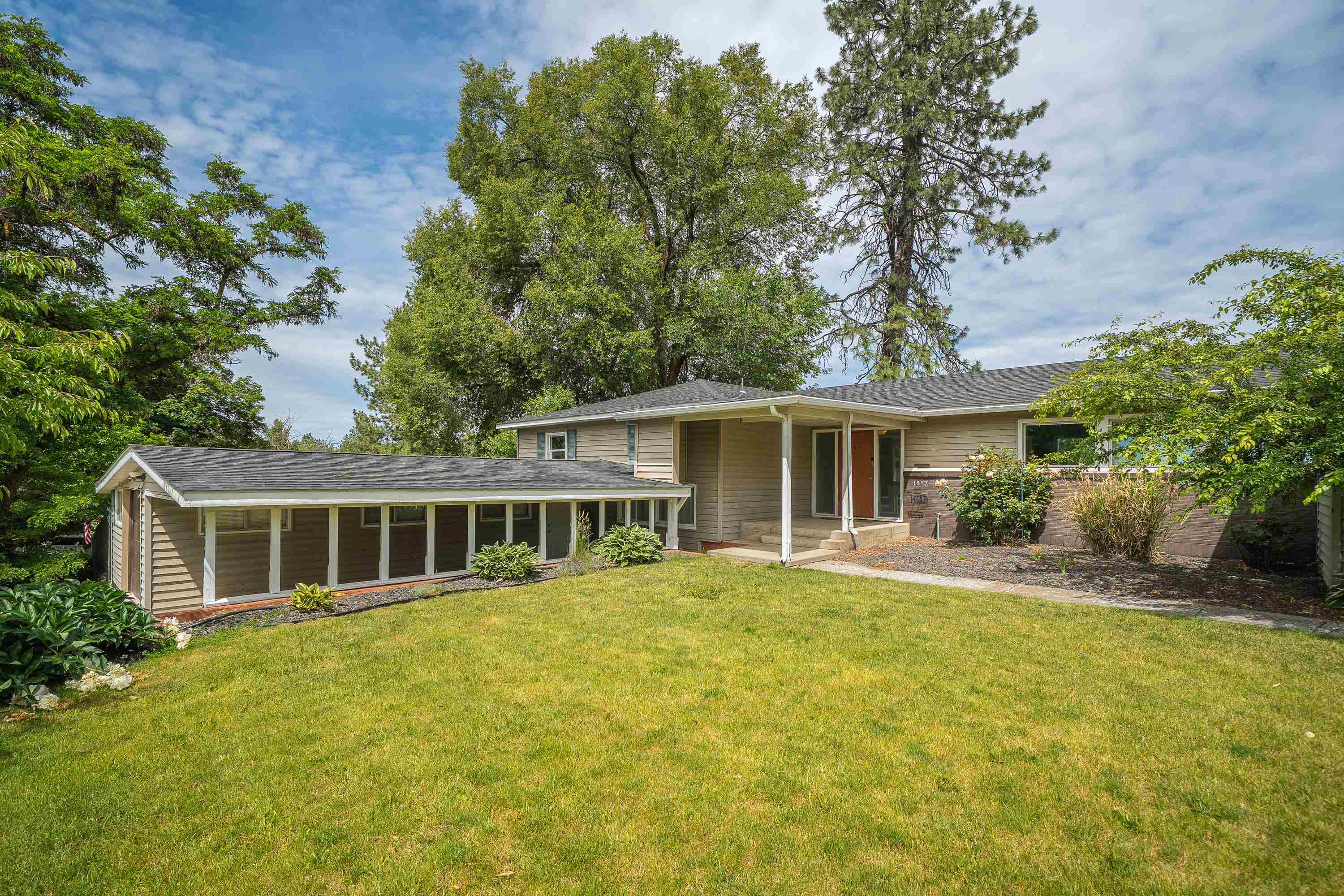 1857 E 8th Ave - Photo 3