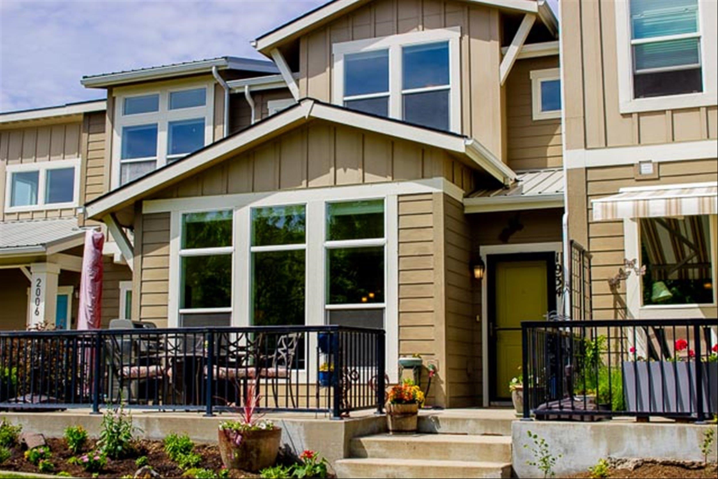 1934 W Summit Pkwy - Photo 1