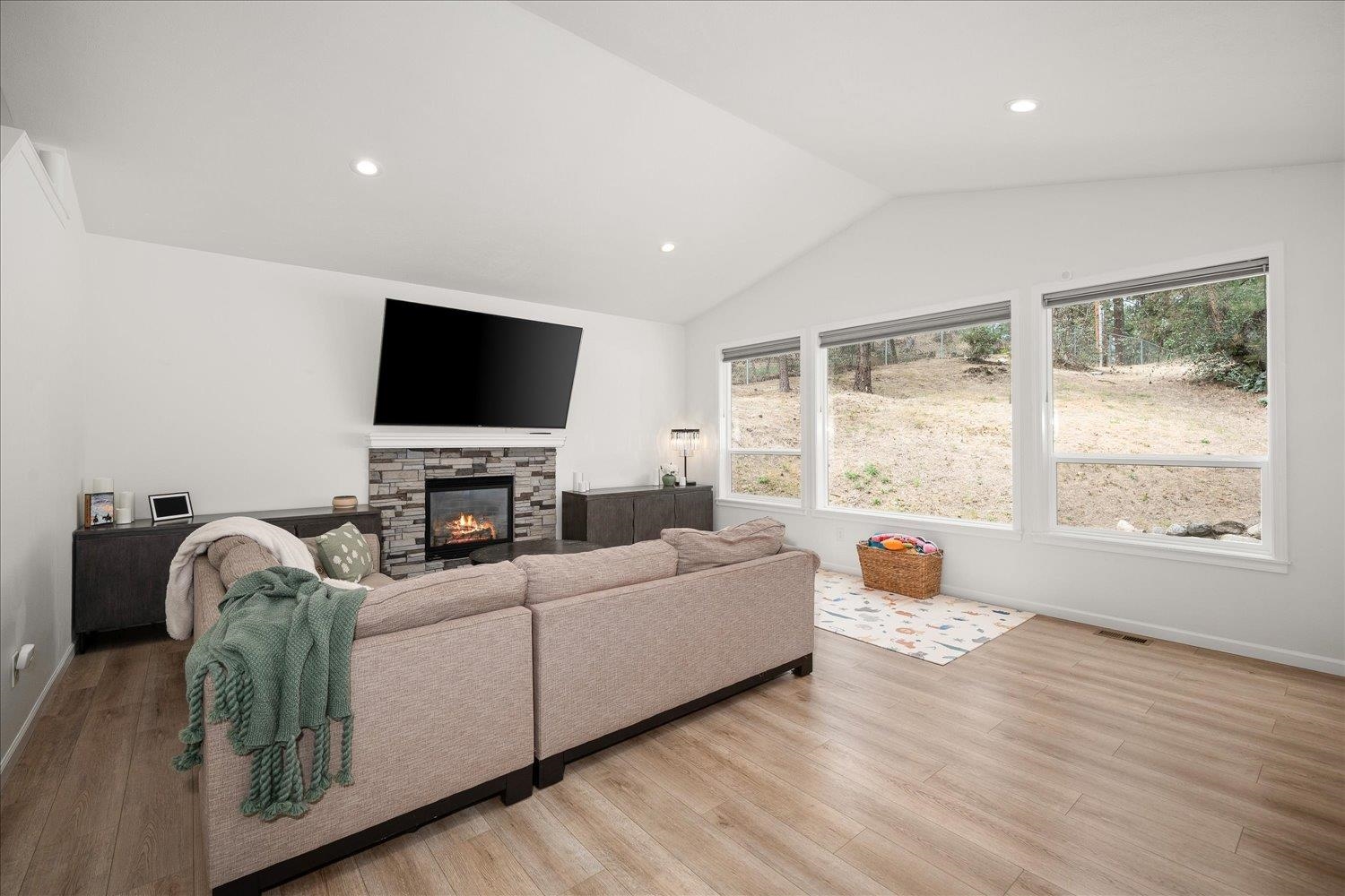 4411 N Center Rd - Photo 6