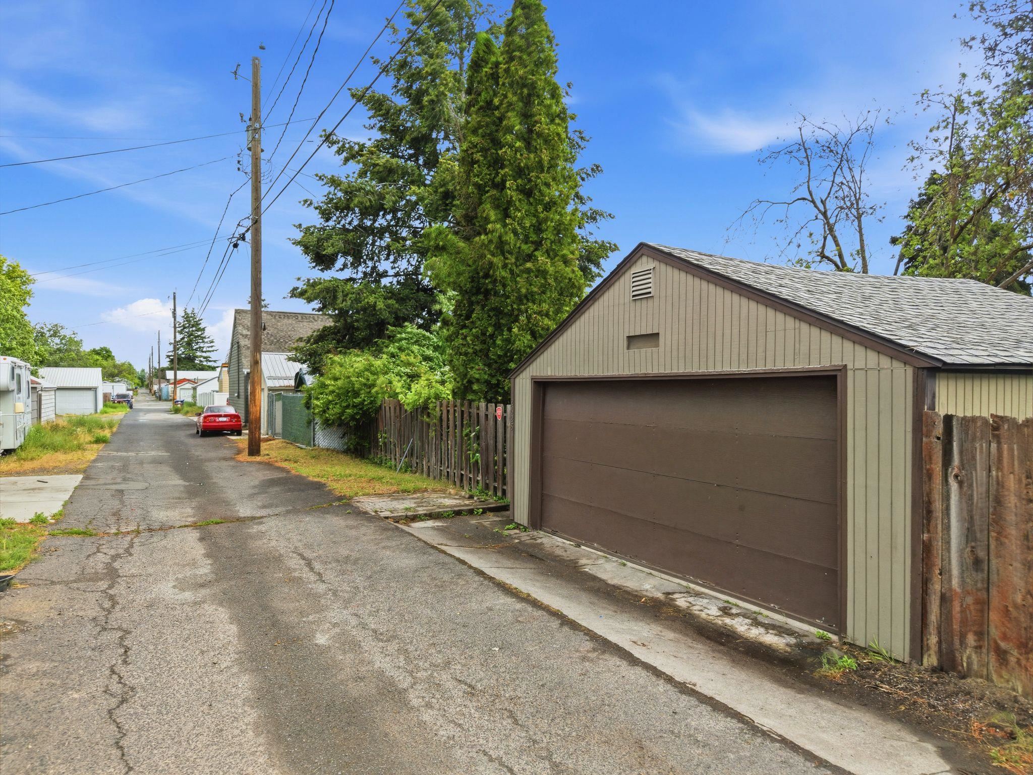 2628 W Olympic Ave - Photo 32