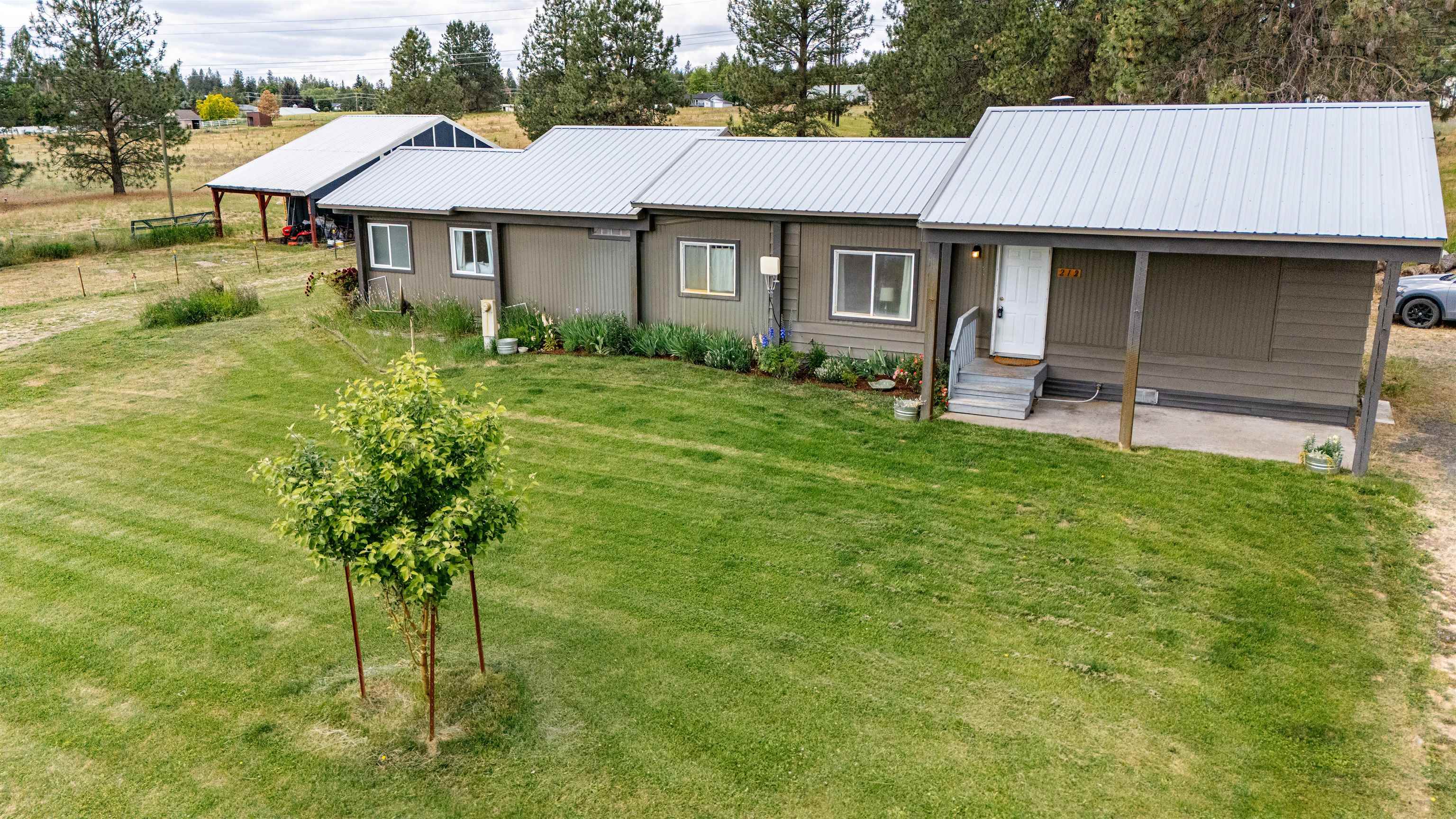 212 E Donna Ln - Photo 2