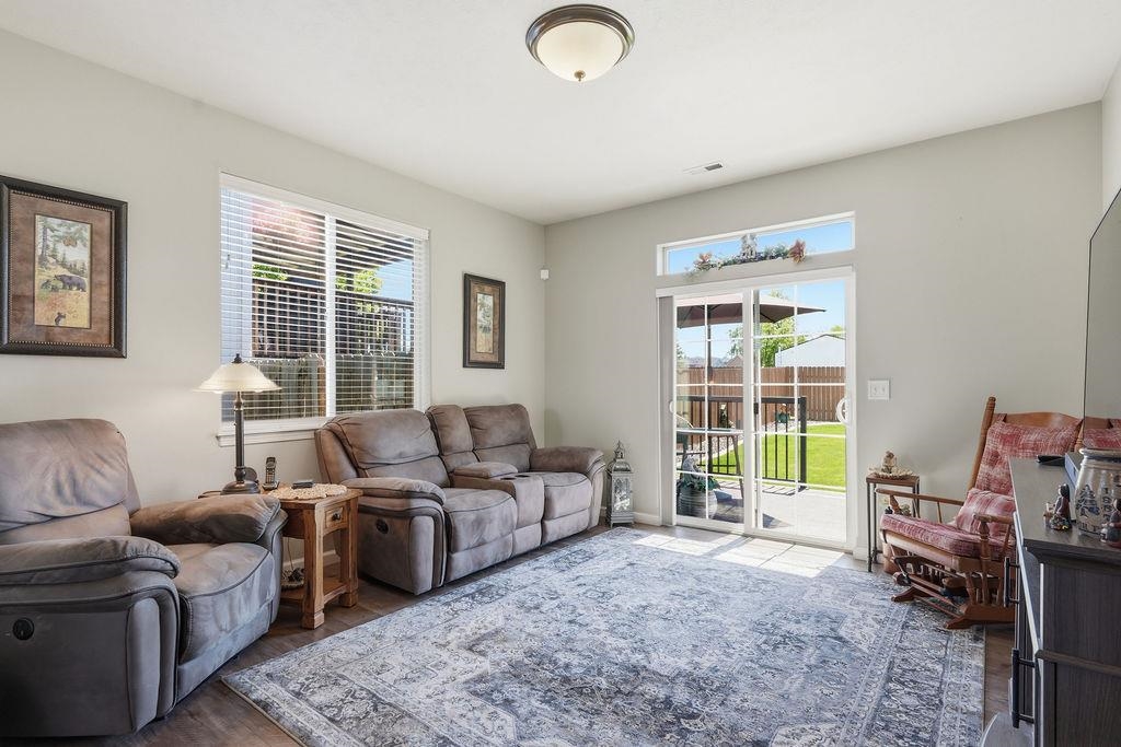 17632 E 4th Ave - Photo 8