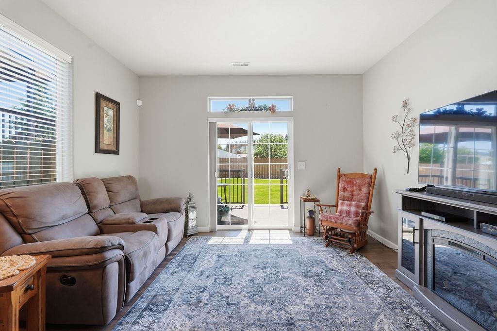 17632 E 4th Ave - Photo 9