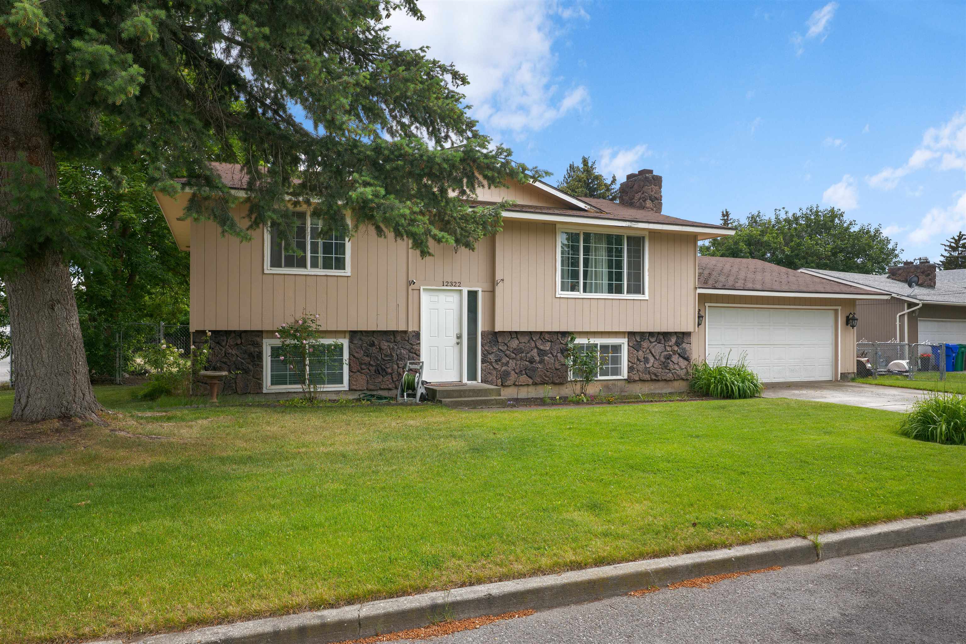 12322 E 26th Ave - Photo 3