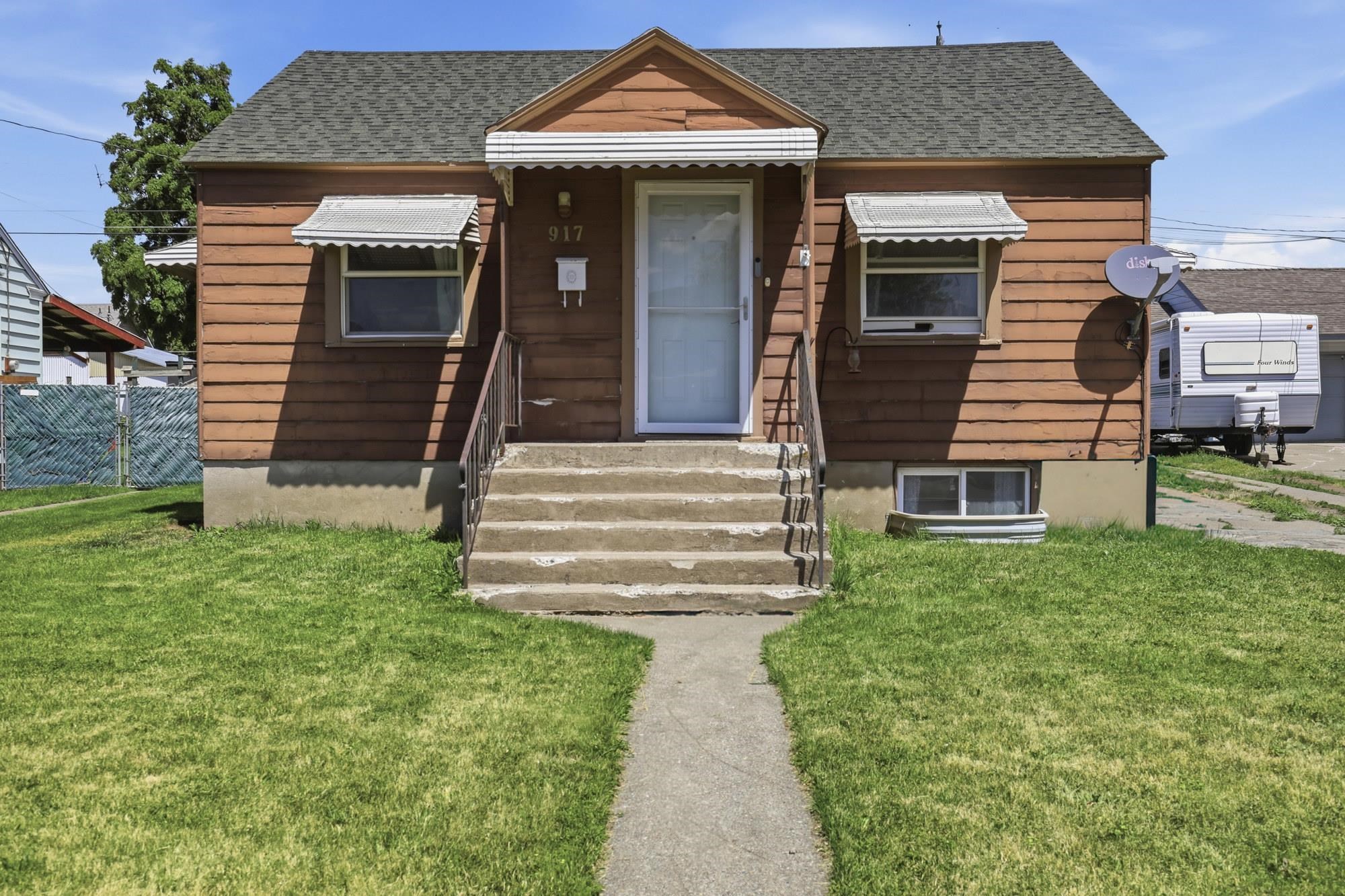 917 E Glass Ave - Photo 1