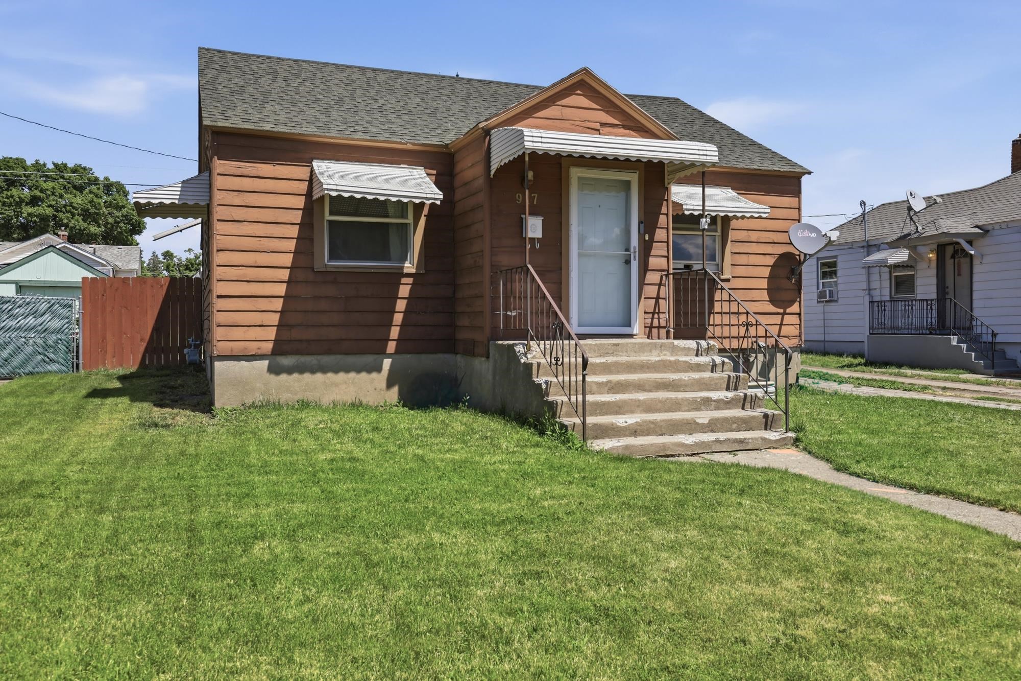 917 E Glass Ave - Photo 2