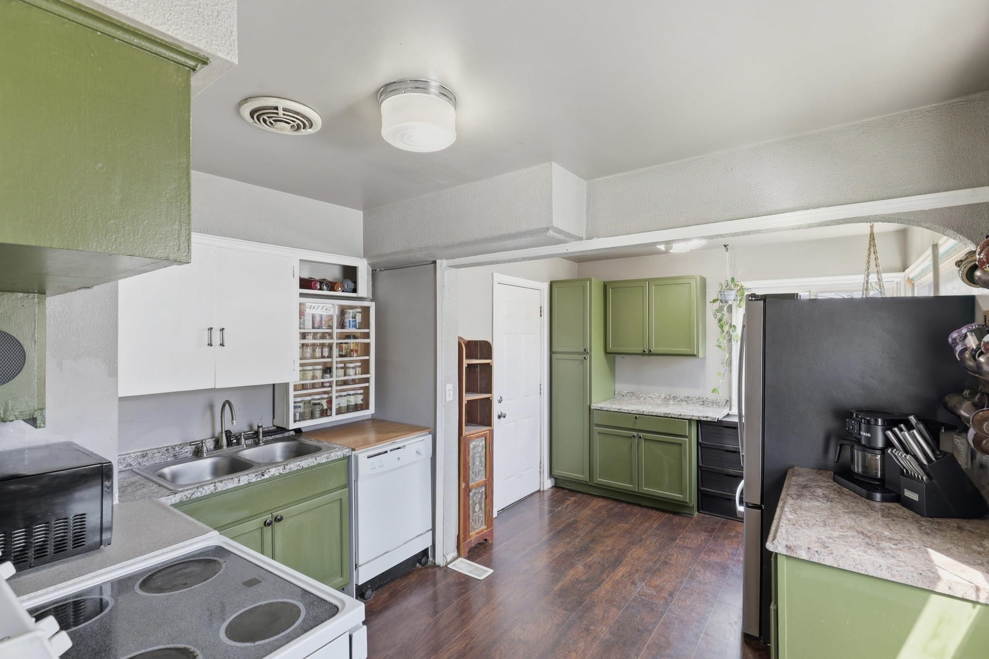 917 E Glass Ave - Photo 7