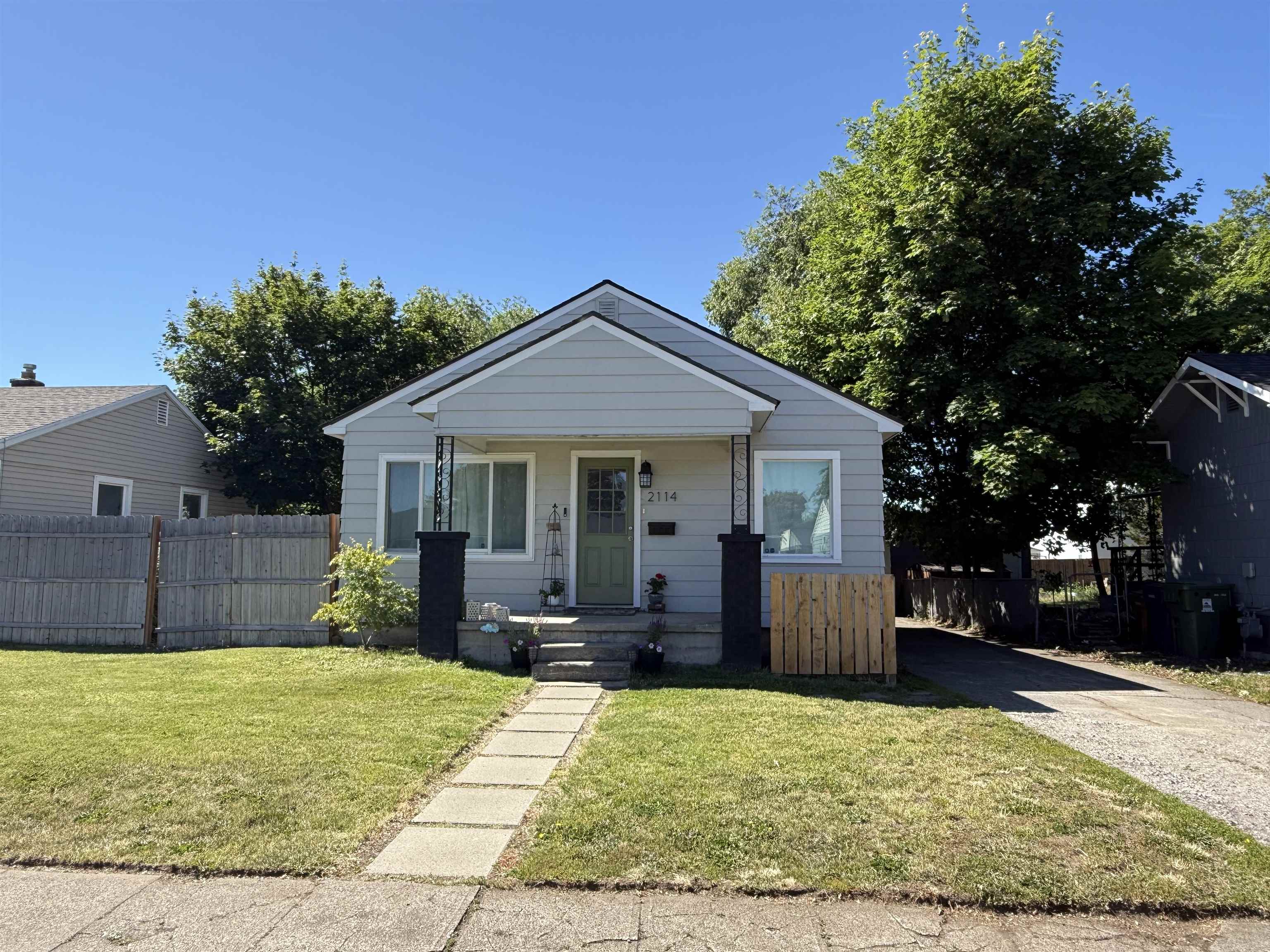 2114 E ROWAN Dr - Photo 3