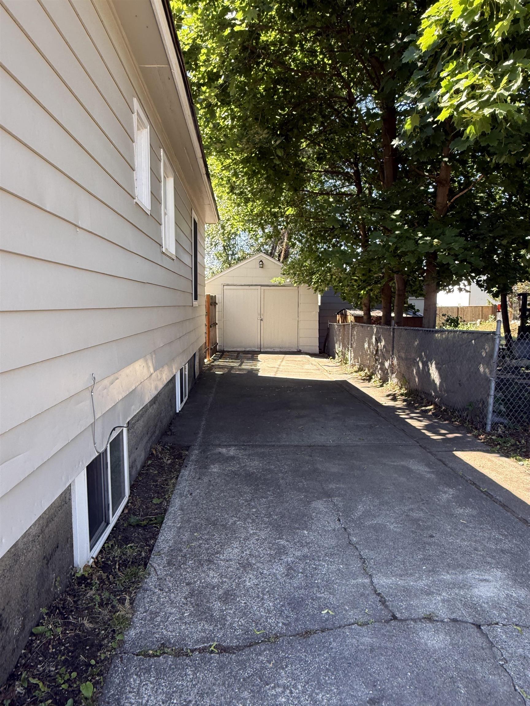 2114 E ROWAN Dr - Photo 4
