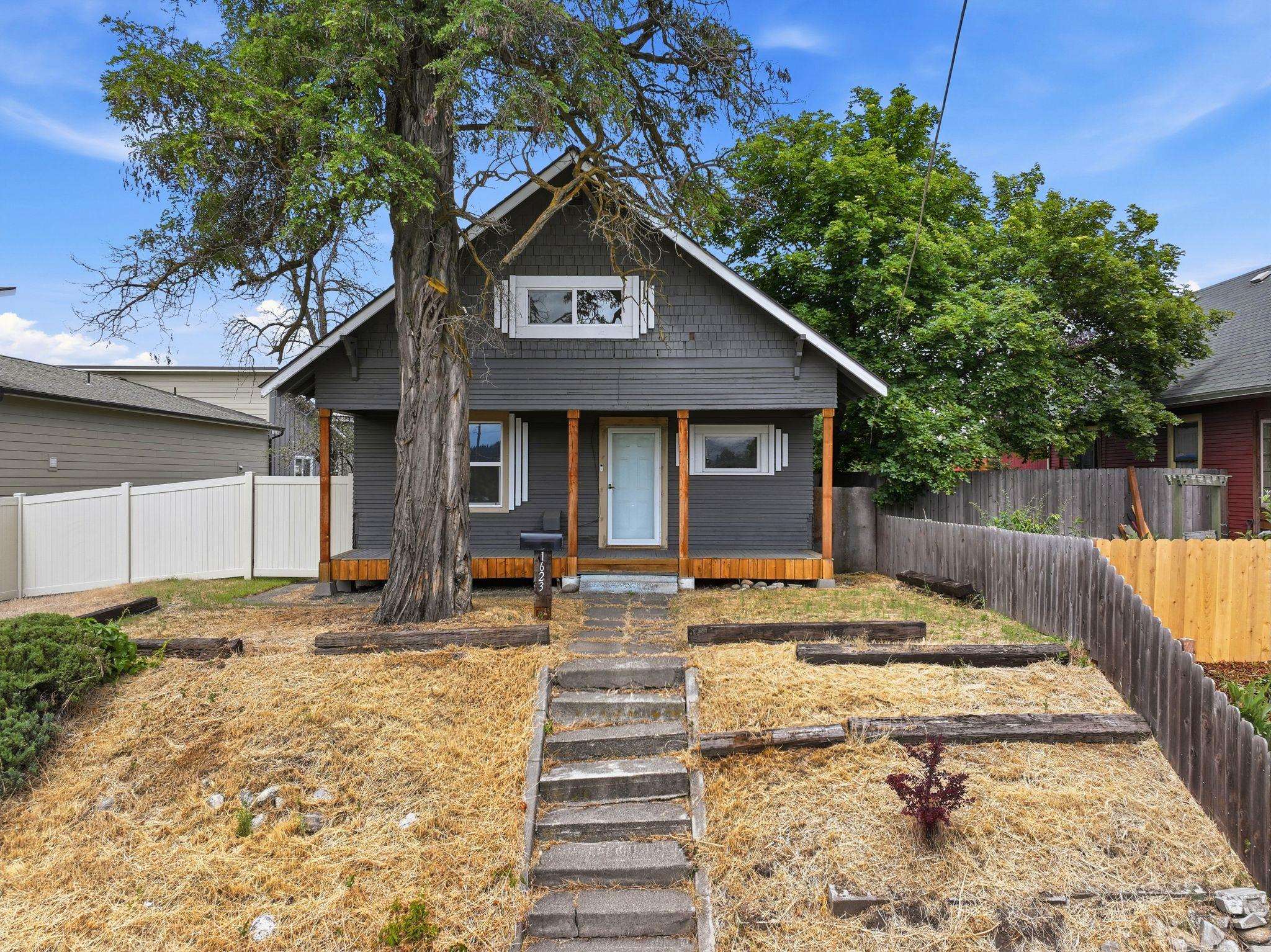 1623 E Mission Ave - Photo 1