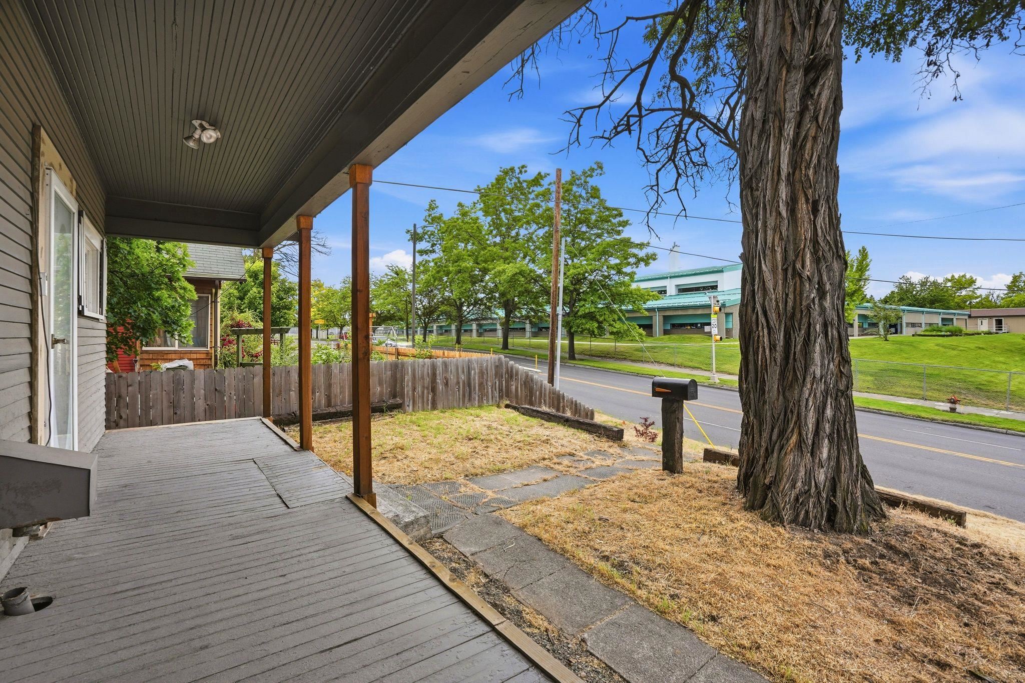 1623 E Mission Ave - Photo 4