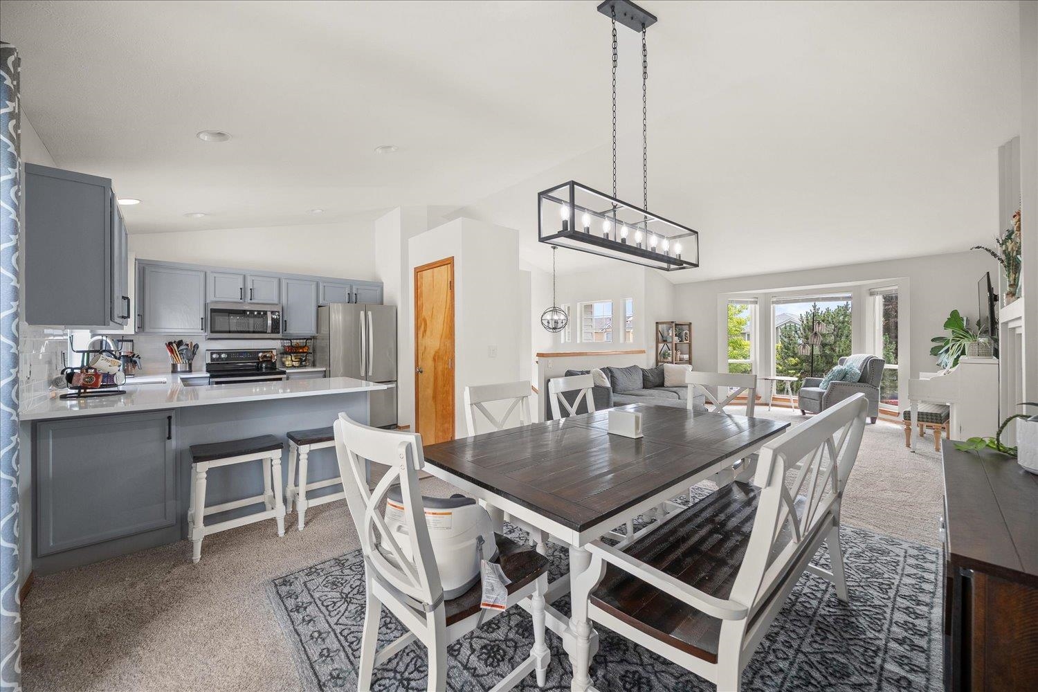 805 E TUDOR Ct - Photo 6