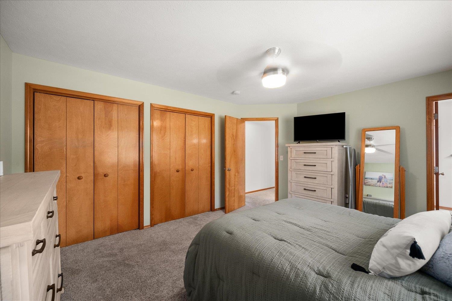 805 E TUDOR Ct - Photo 10