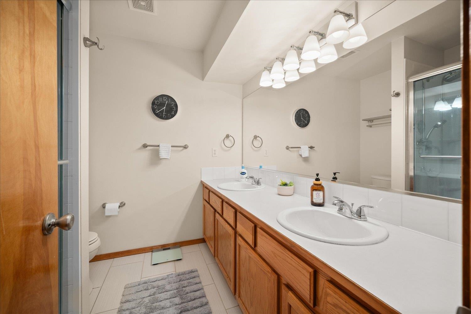 805 E TUDOR Ct - Photo 11