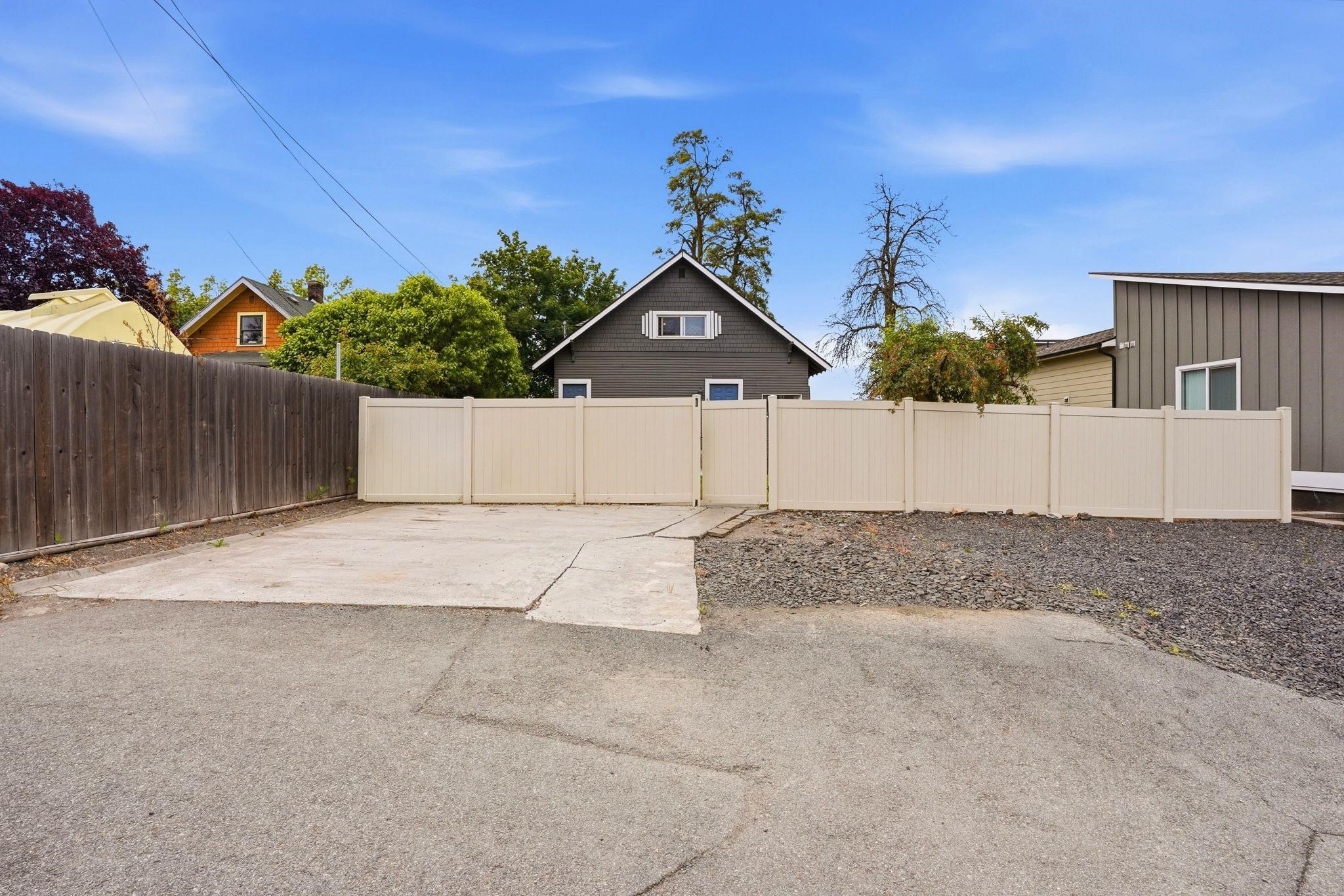 1623 E Mission Ave - Photo 32