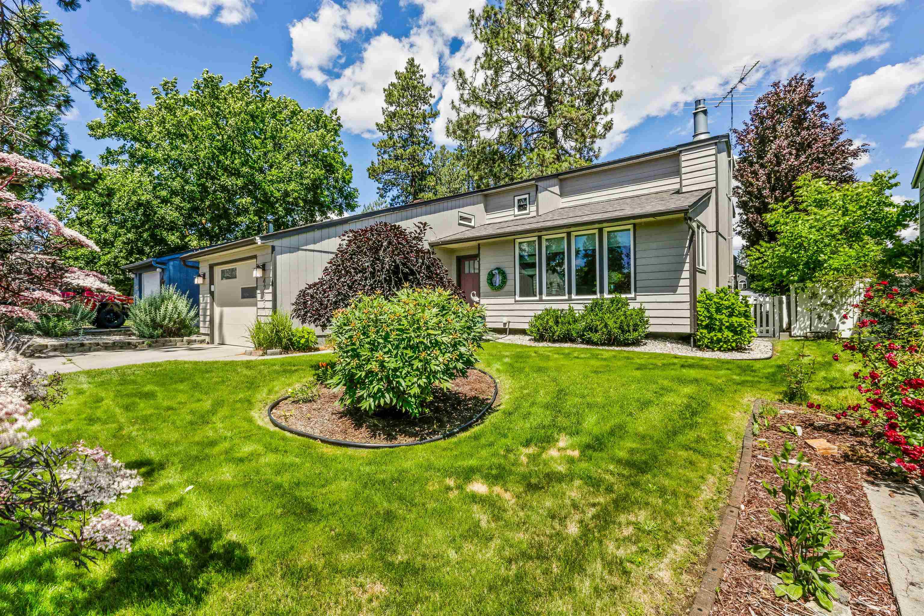 4225 E 29th Ave - Photo 1
