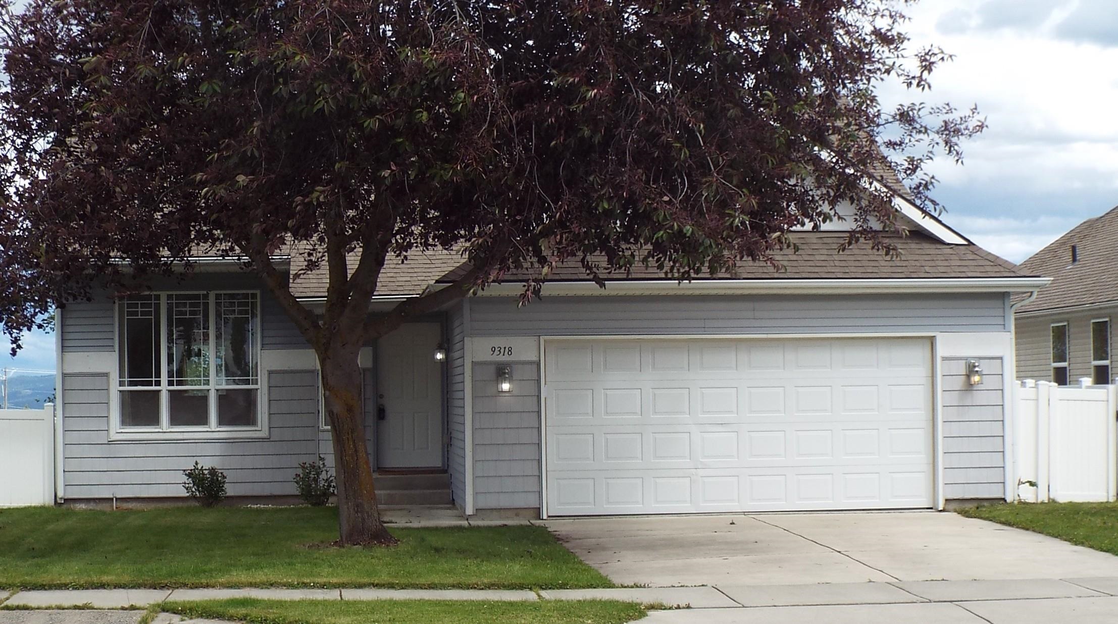 9318 N Oak St - Photo 1