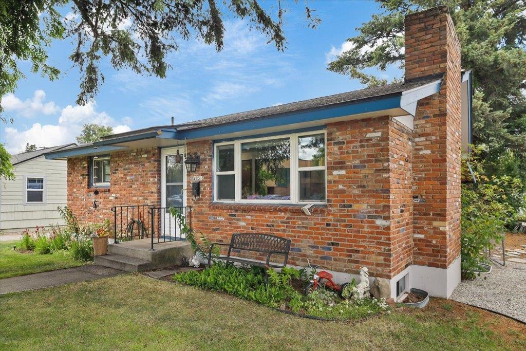2931 E Augusta Ave - Photo 2