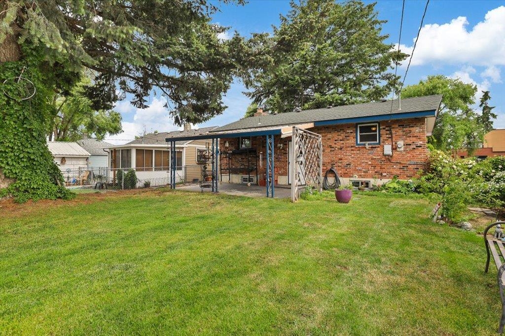 2931 E Augusta Ave - Photo 18