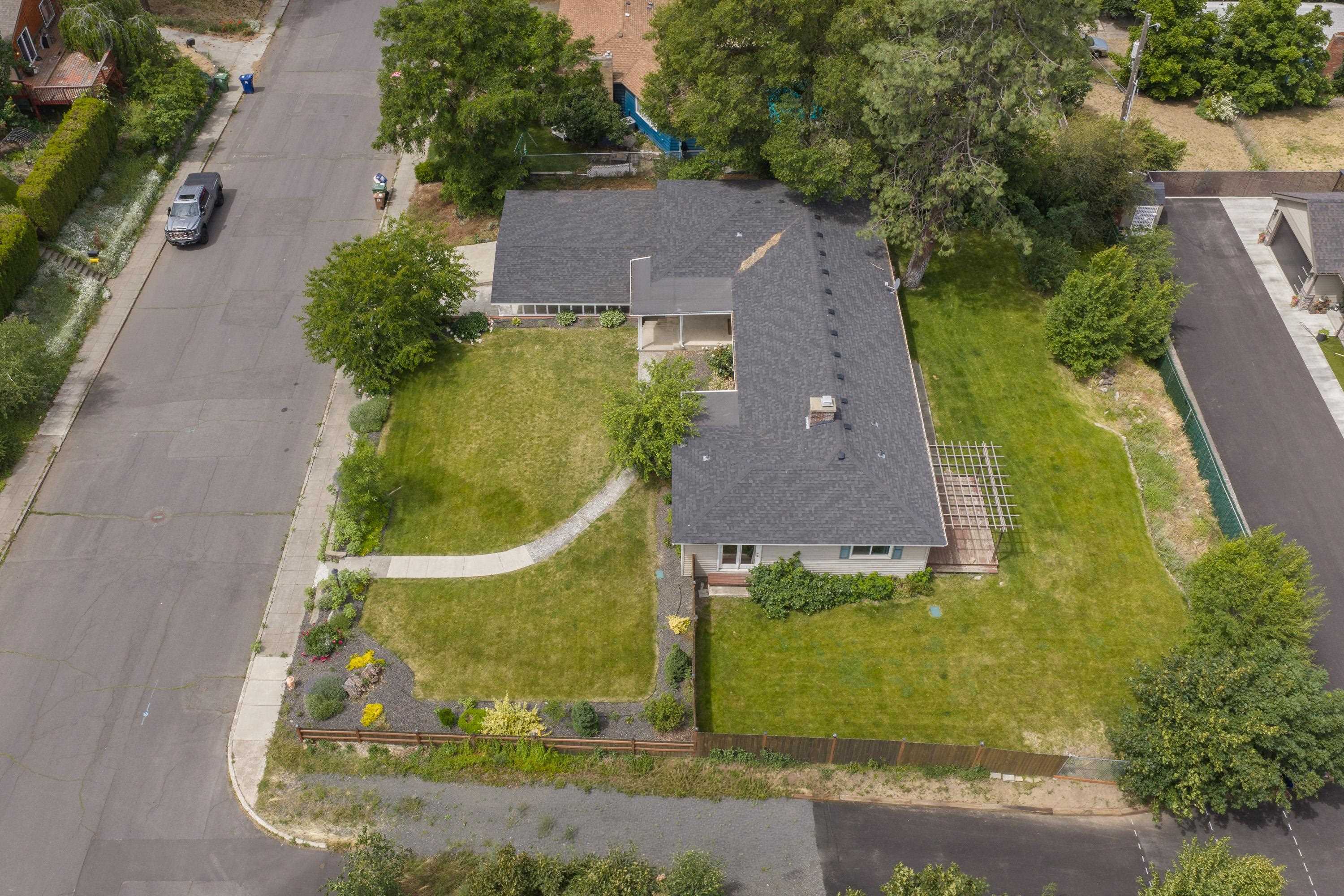 1857 E 8th Ave - Photo 36