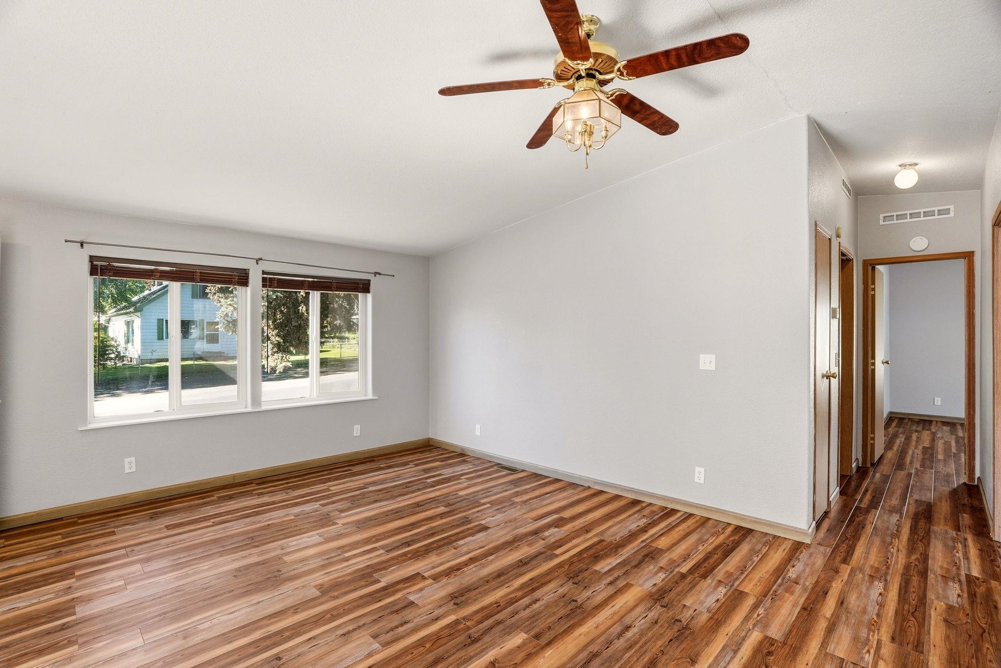 106 W Portland Ave - Photo 5