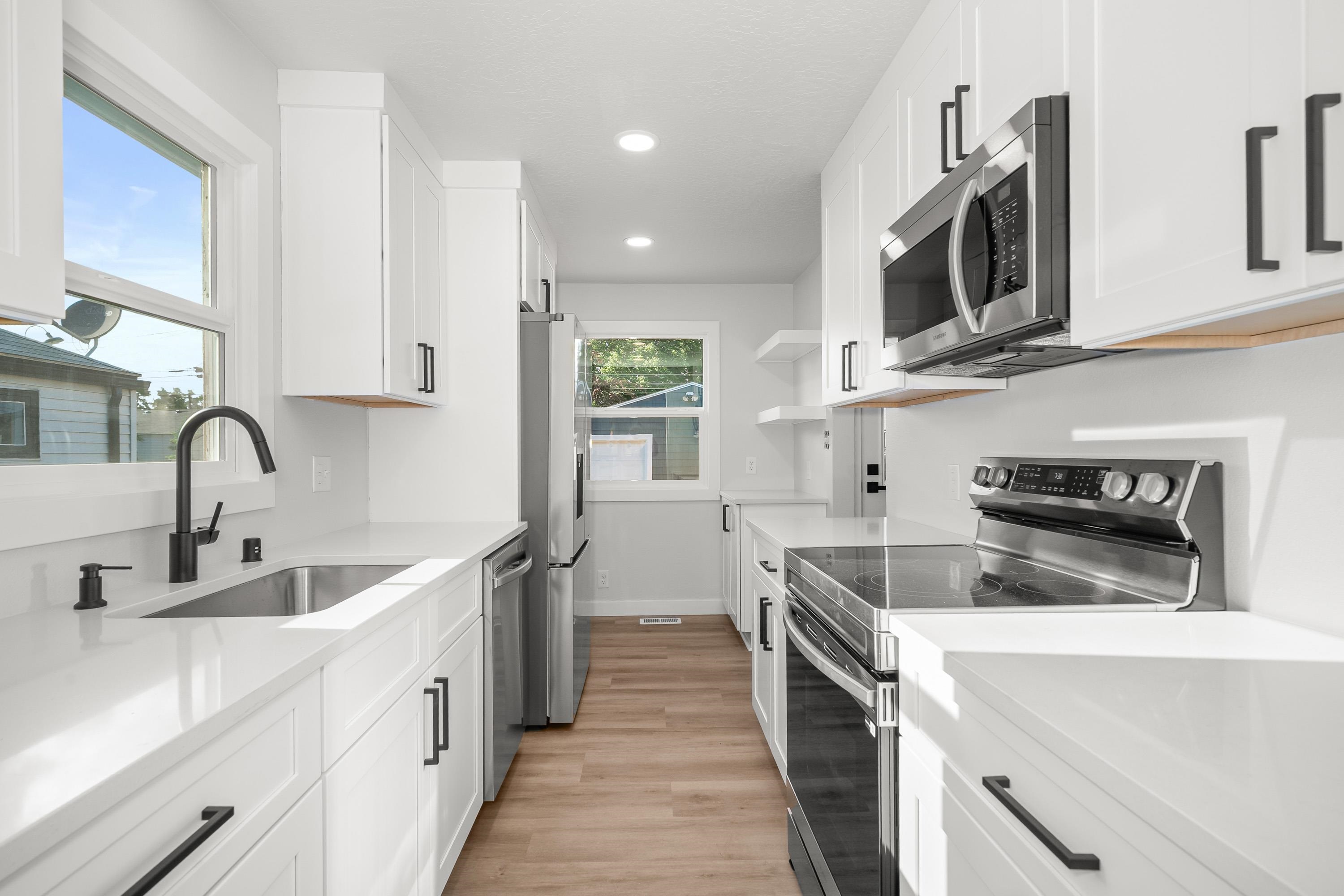 2217 E Longfellow St - Photo 3