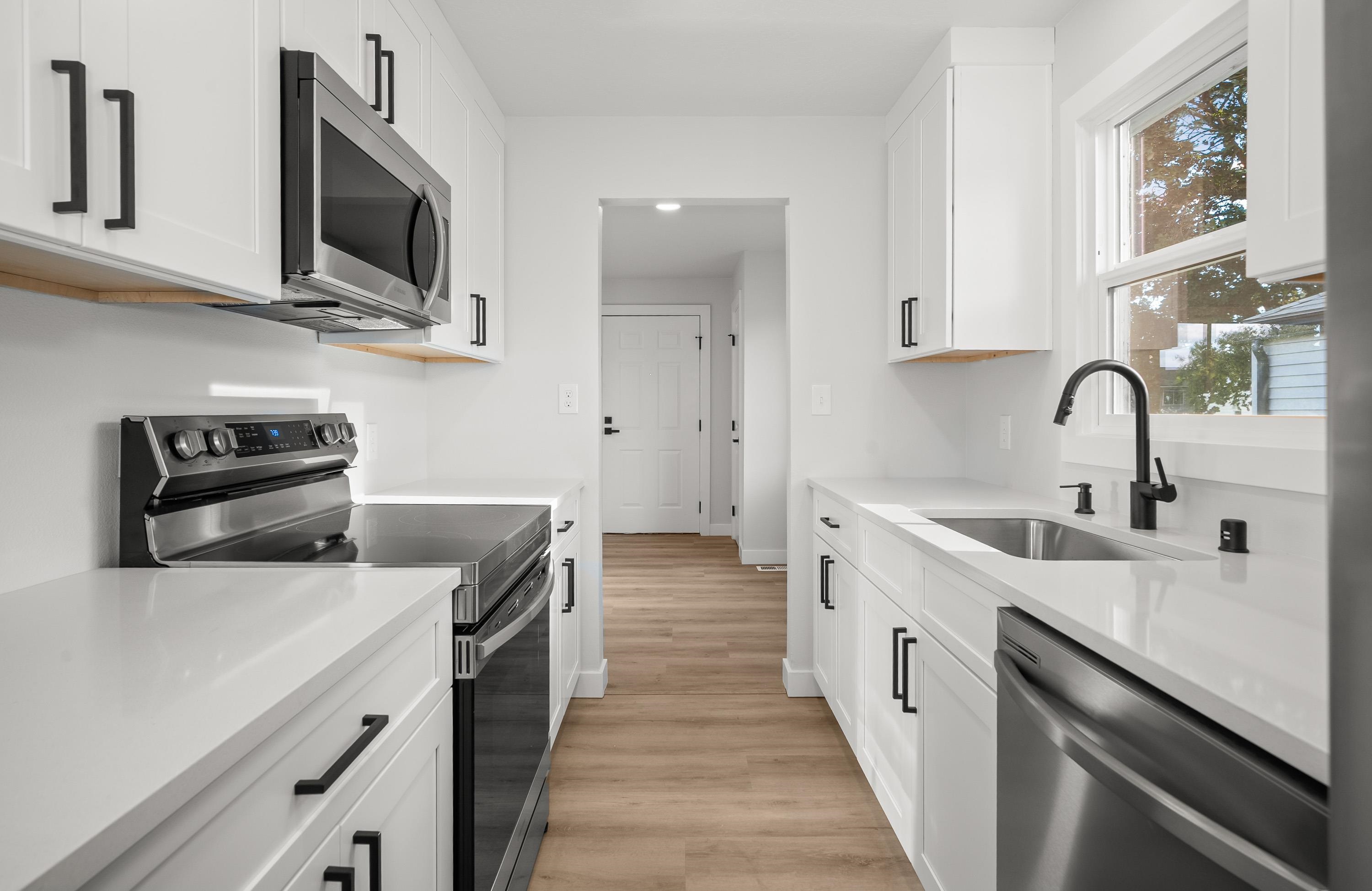 2217 E Longfellow St - Photo 4