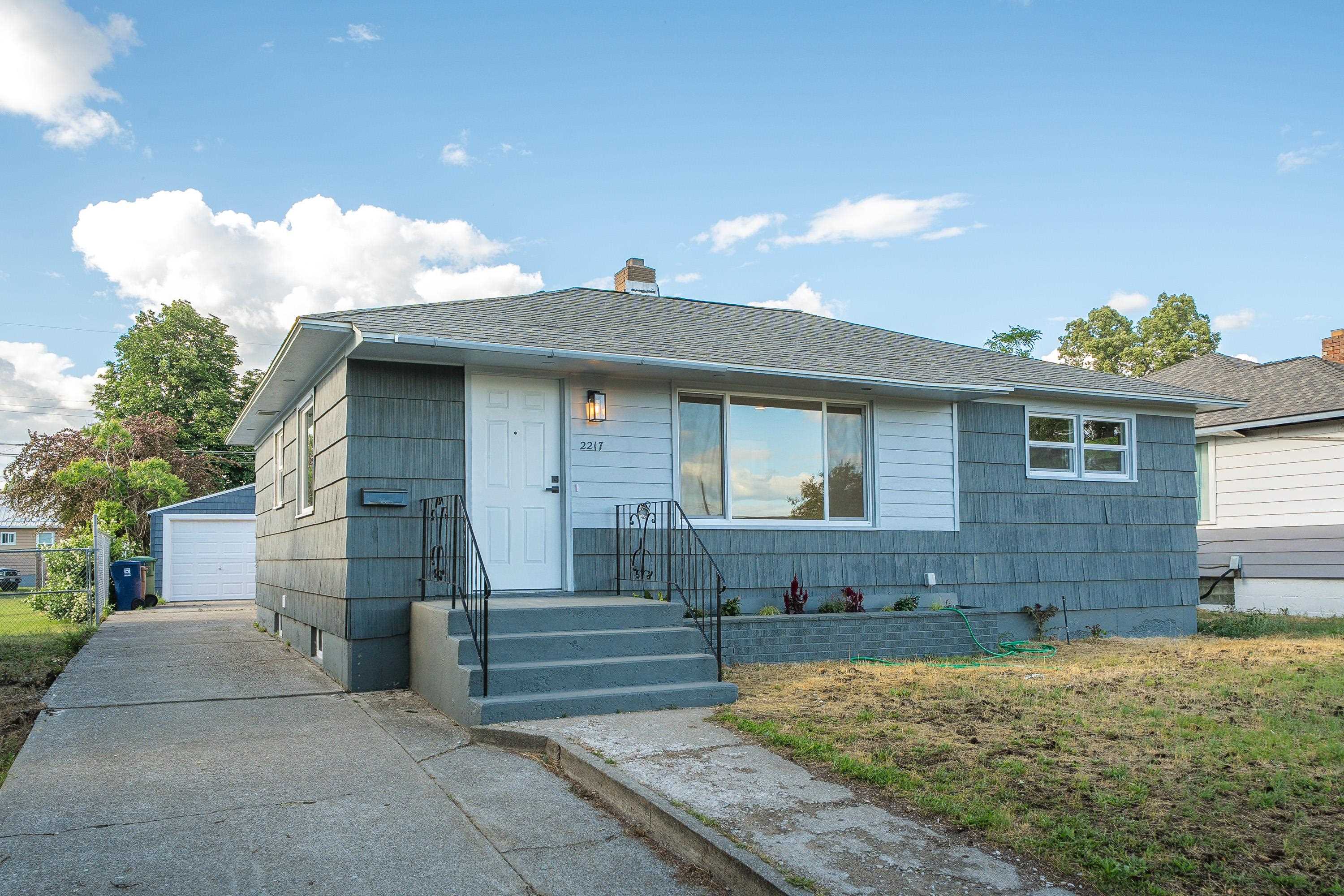 2217 E Longfellow St - Photo 1