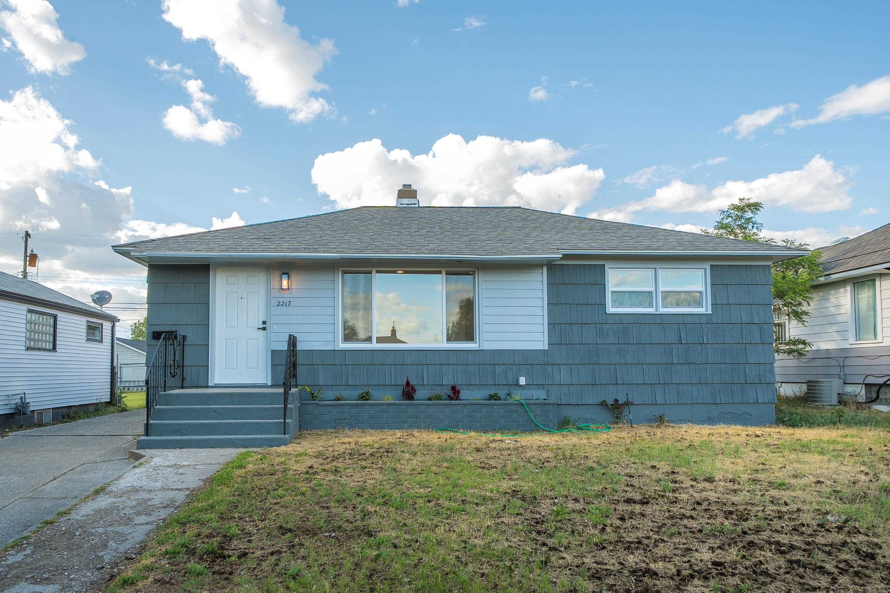 2217 E Longfellow St - Photo 2