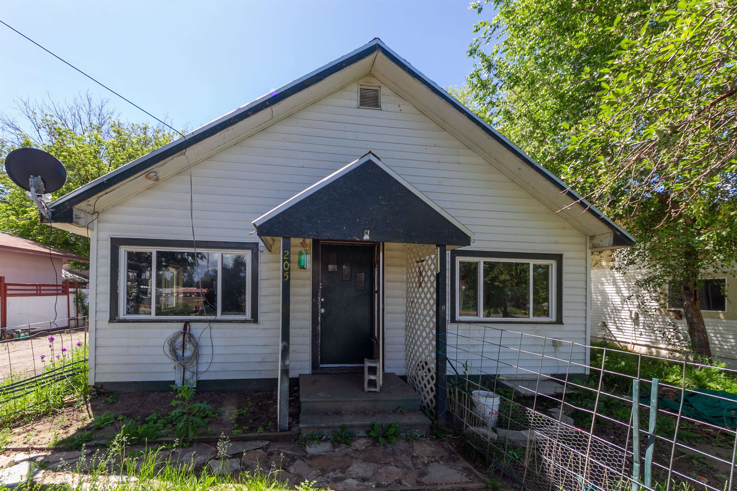205 W CRAWFORD Ave - Photo 1