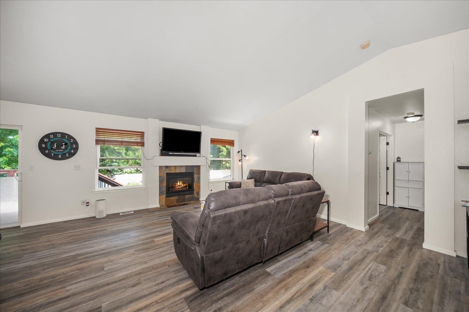 18911 E Baldwin Ln - Photo 3